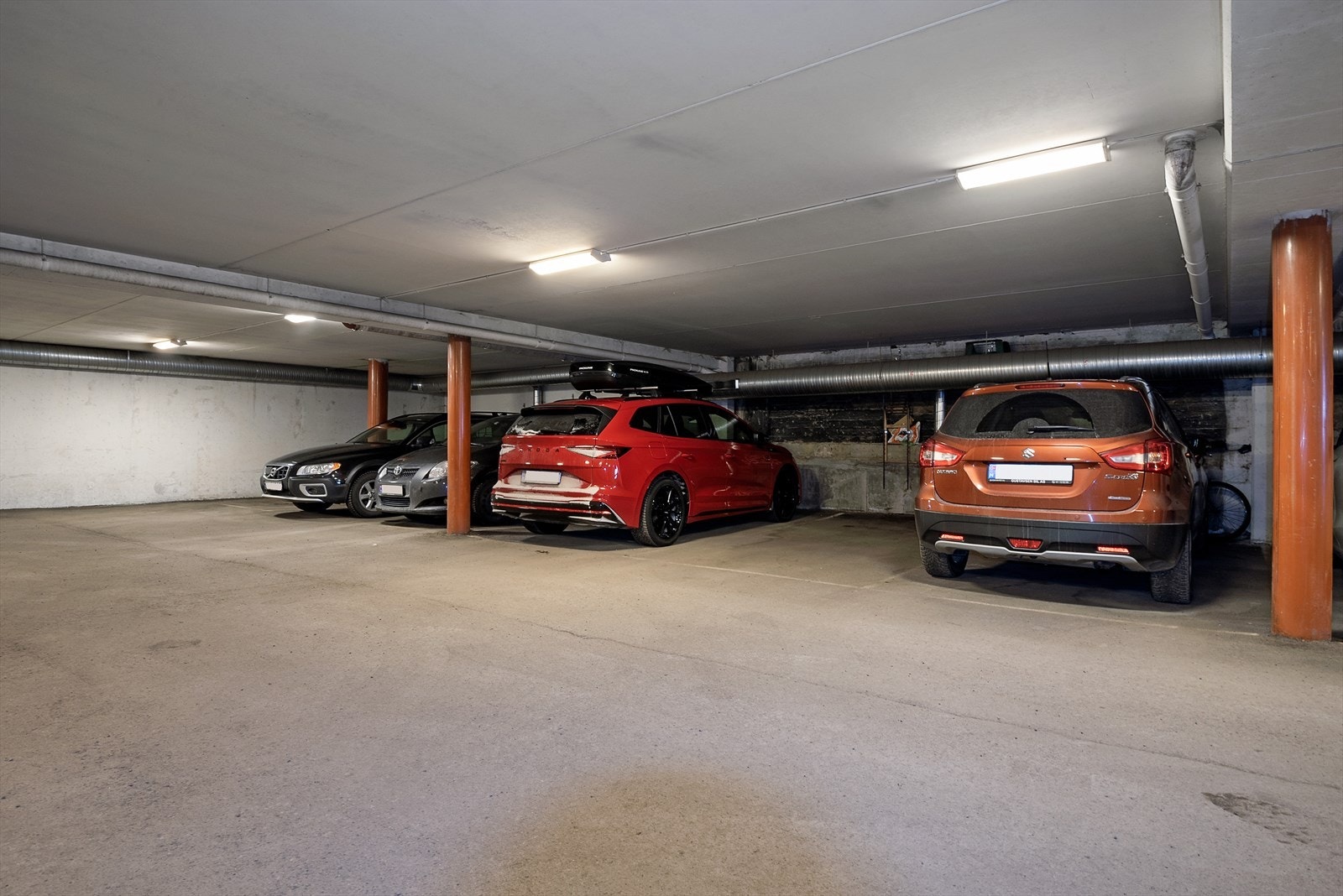 Felles garasjekjeller. Galleribilde