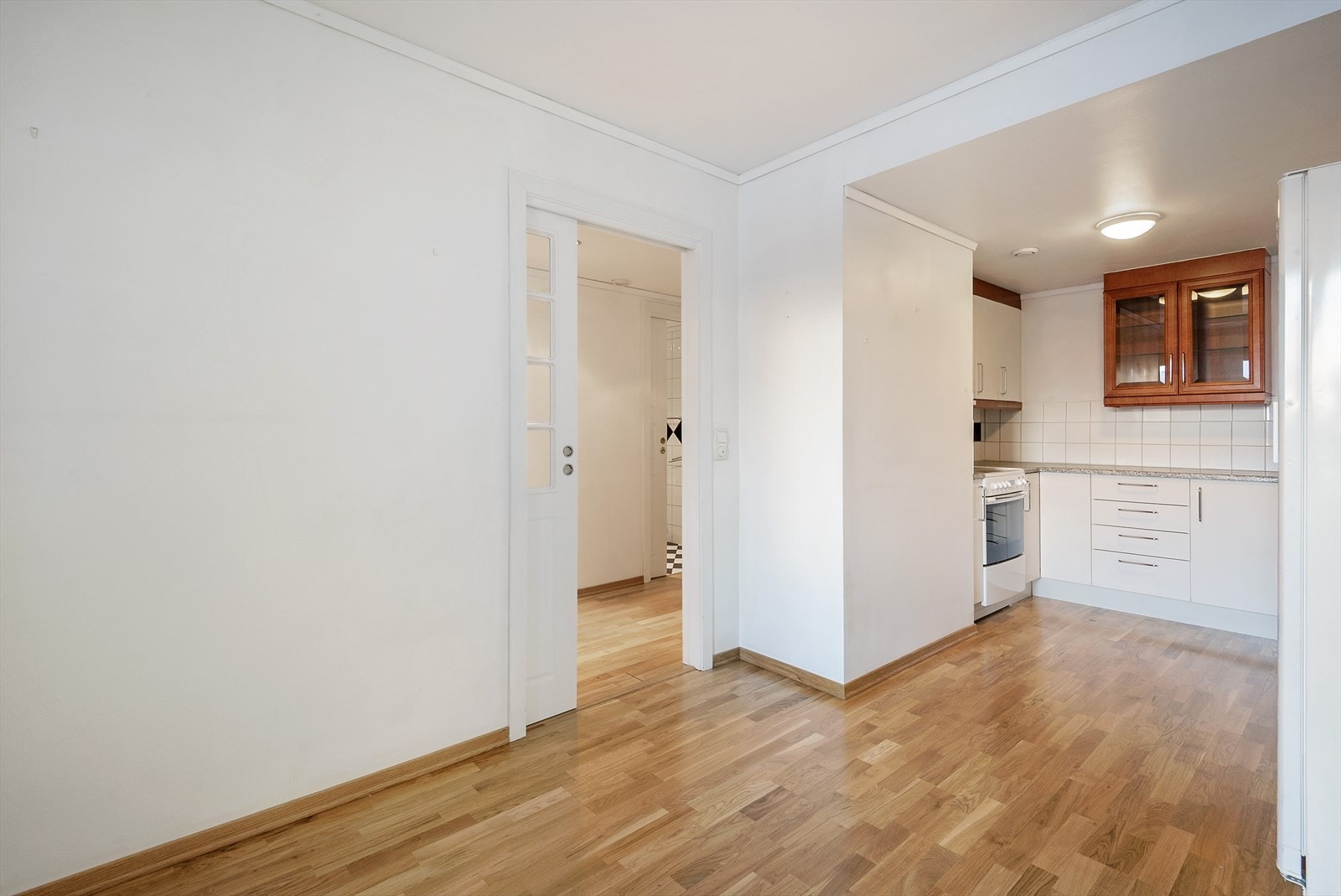 Skyvedør ut mot gangen. Galleribilde