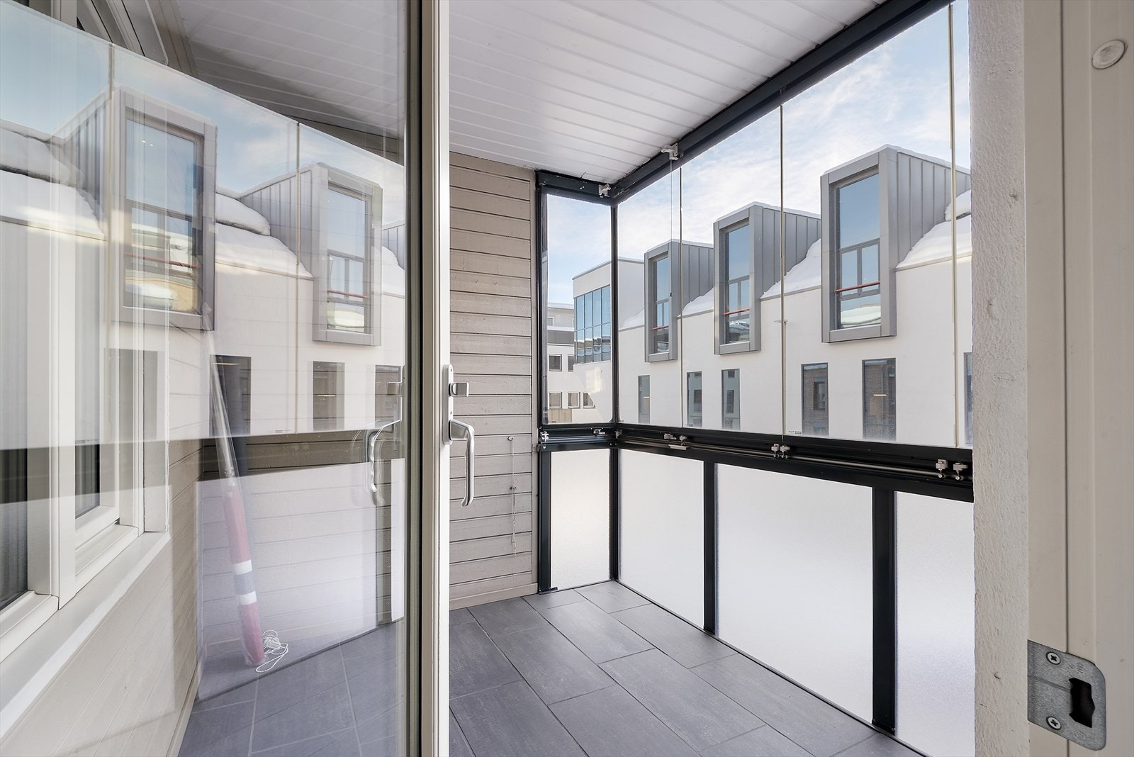 Innglasset balkong. Galleribilde