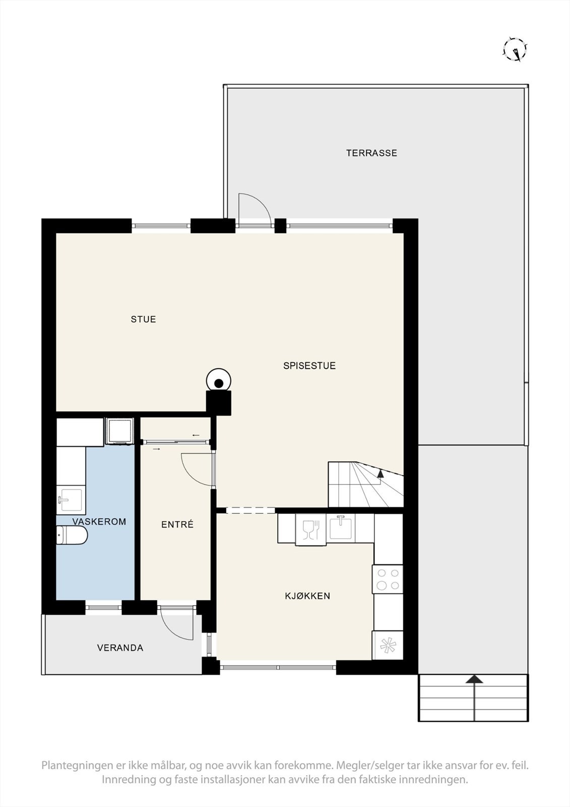 Første etasje har en arealeffektiv planløsning med stue, kjøkken, vaskerom og entré. Galleribilde
