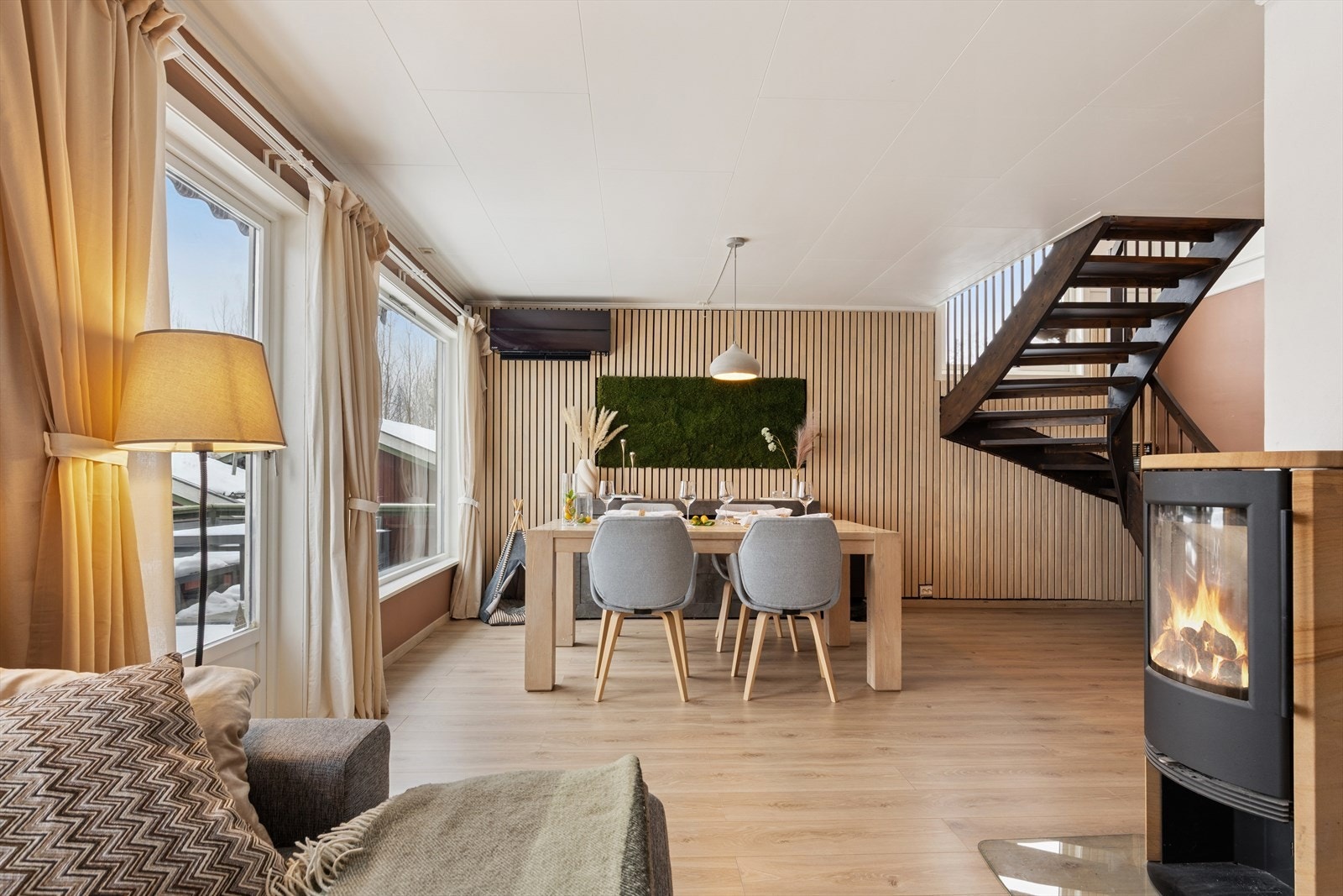 En ny varmepumpe fra 2024 sørger for energieffektiv oppvarming av boligen. Galleribilde