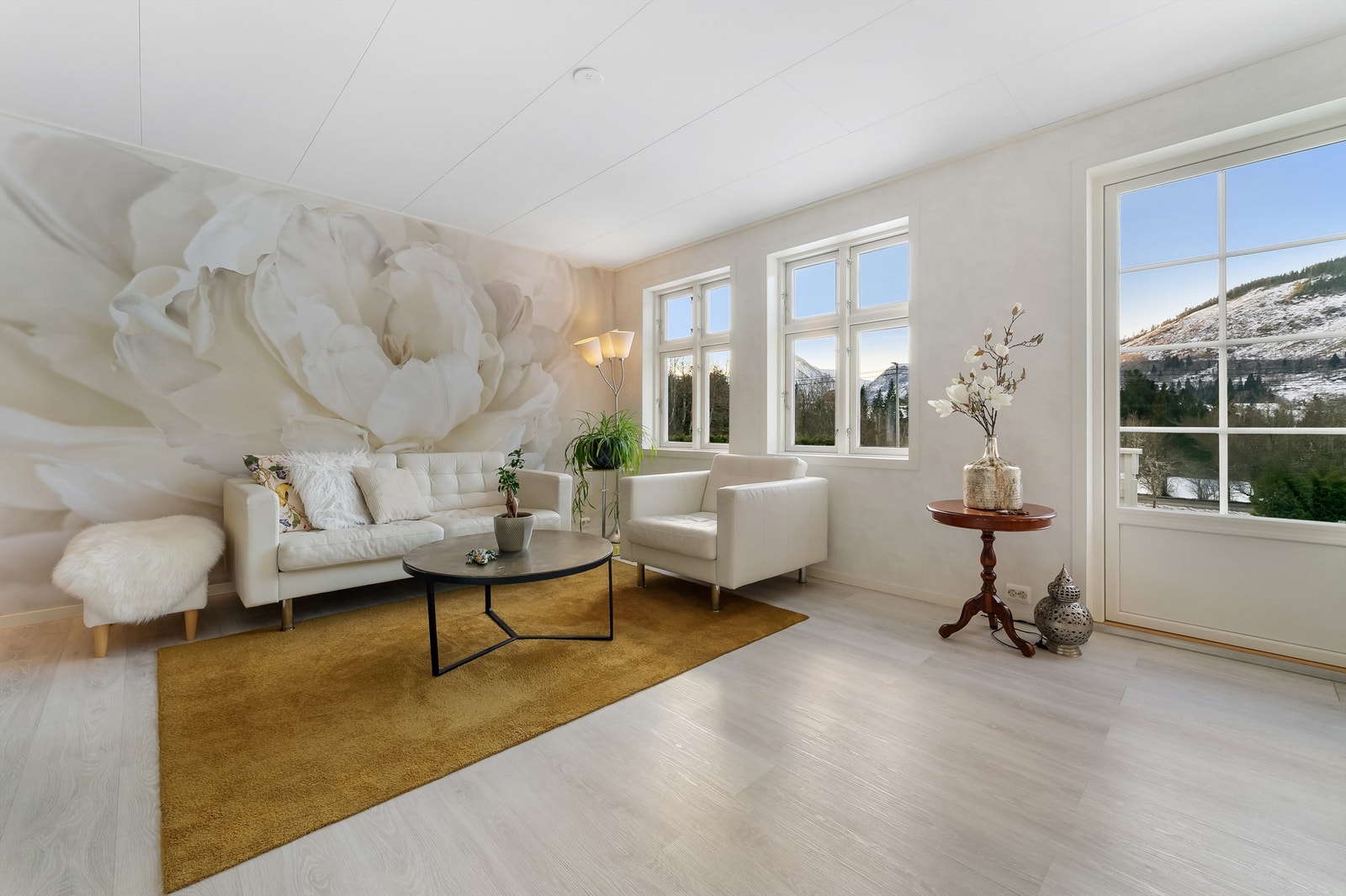 Opphaldsrommet er lyst og åpent, med plass til fleire soner Galleribilde