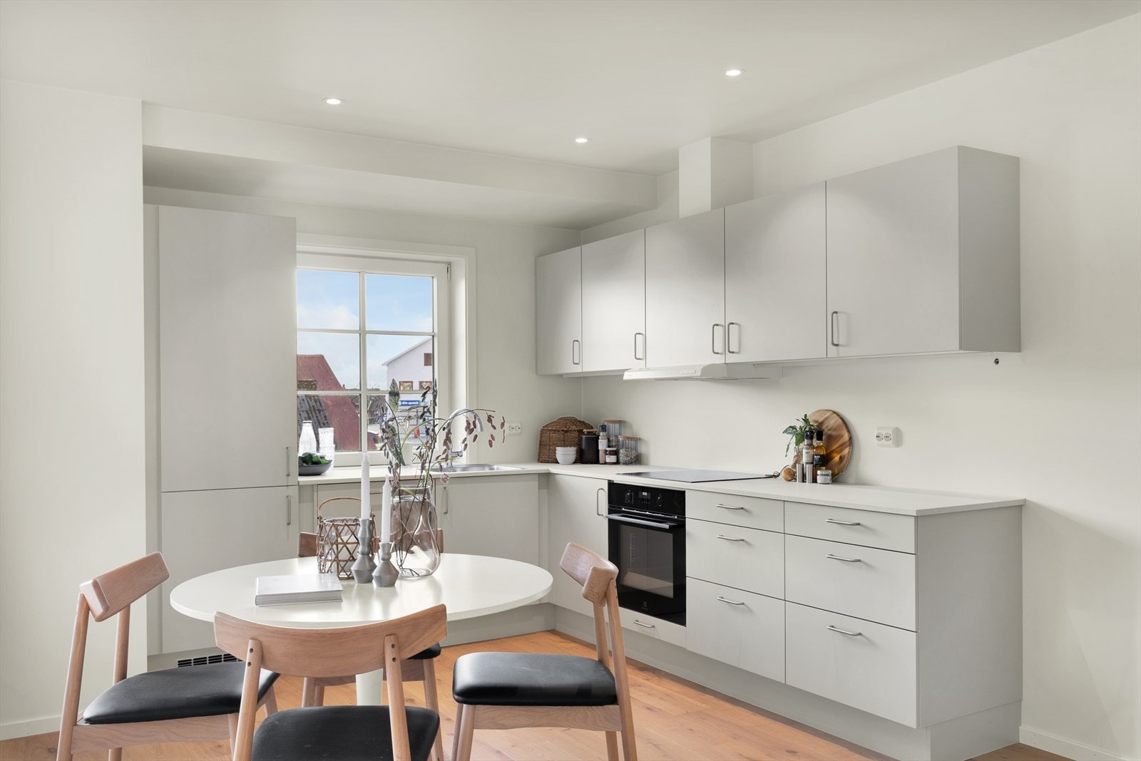 Kjøkken - levert fra HTH med integrerte hvitevarer Galleribilde