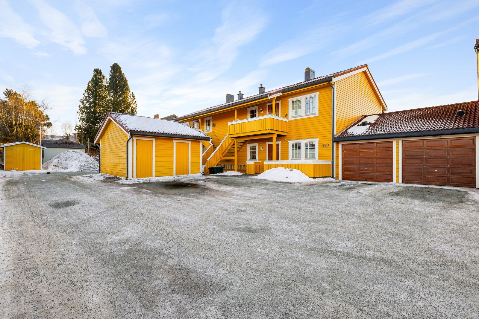 Svært praktisk med egen garasje. Galleribilde