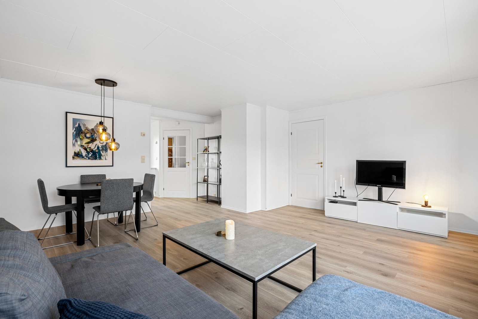 I stuen er det pipeløp med mulighet for å montere vedovn. Galleribilde