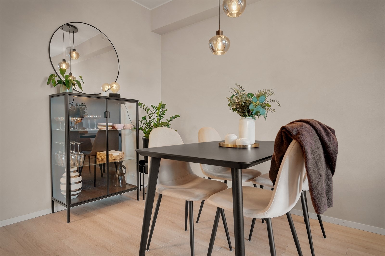 God plass til spisebord Galleribilde