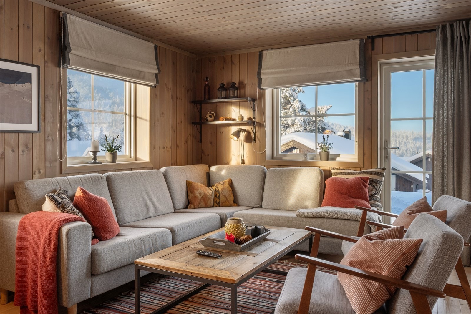 Fra stuedelen er det dør ut til terrasse. Galleribilde