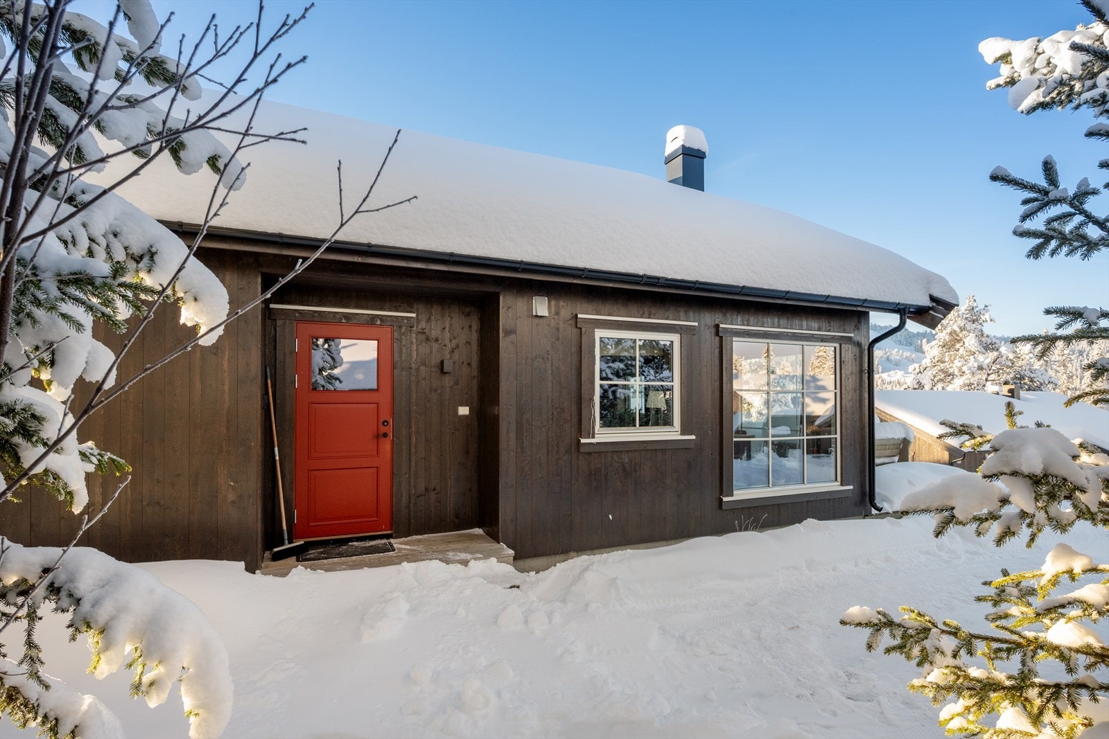 Et overbygd inngangsparti ønsker deg velkommen! Galleribilde