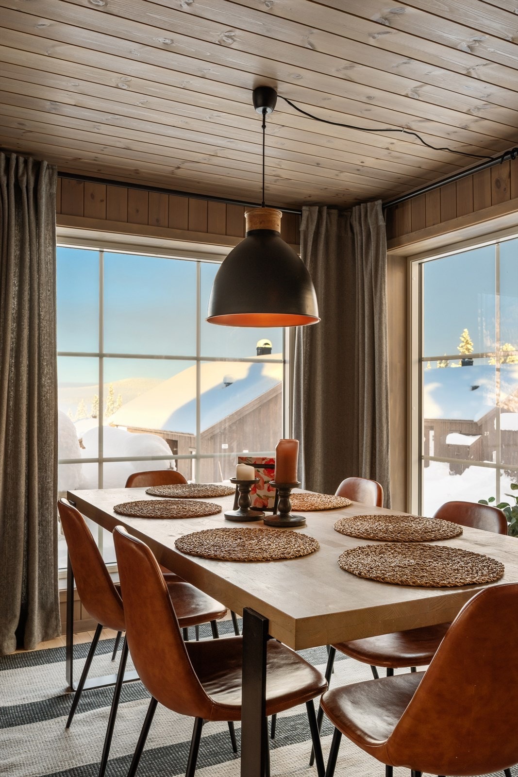 Alt av innbo, løsøre og hvitevarer medfølger handelen. Galleribilde