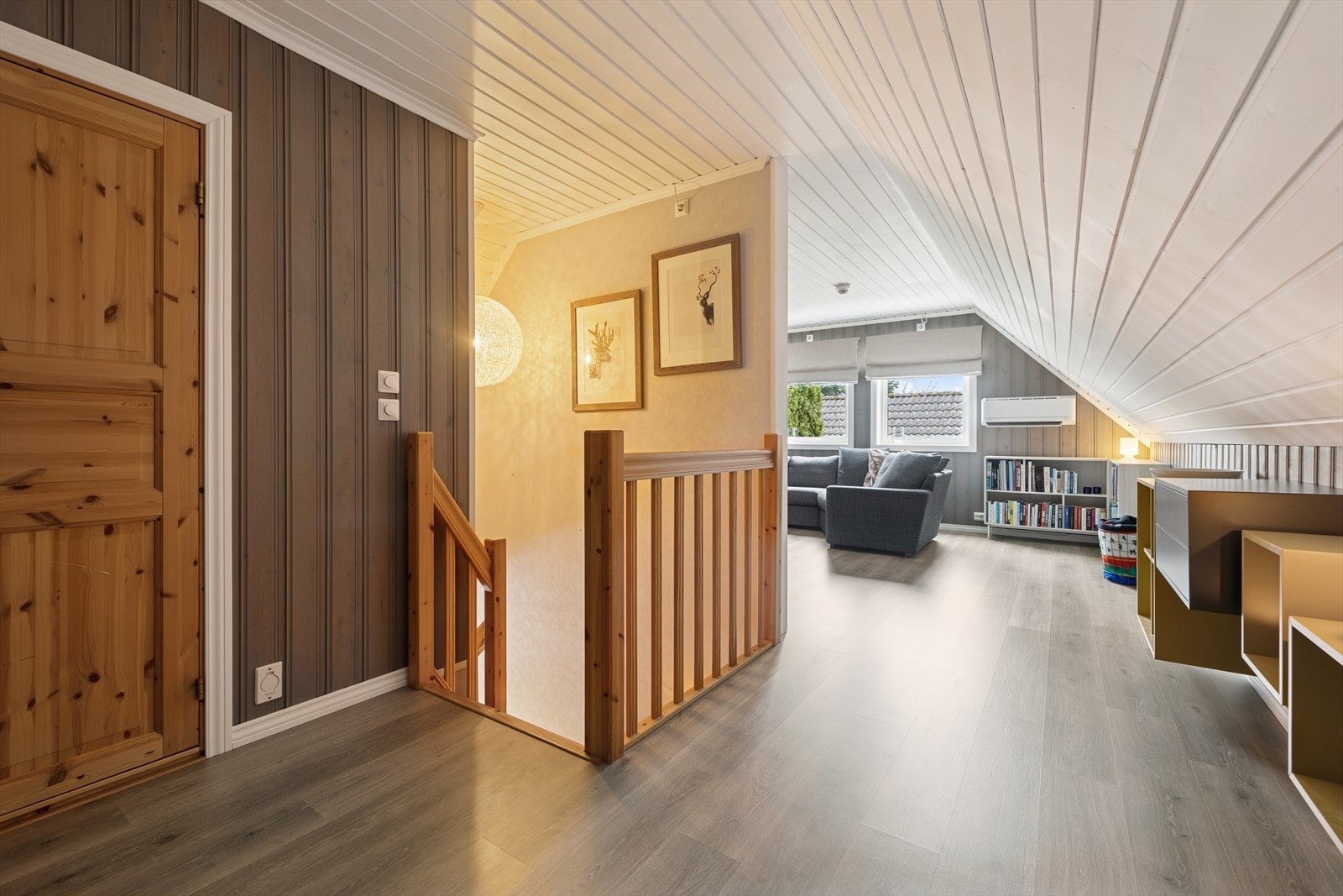 Man har en familievennlig planløsning med stue, to soverom og bad. Perfekt for barnefamilier. Galleribilde