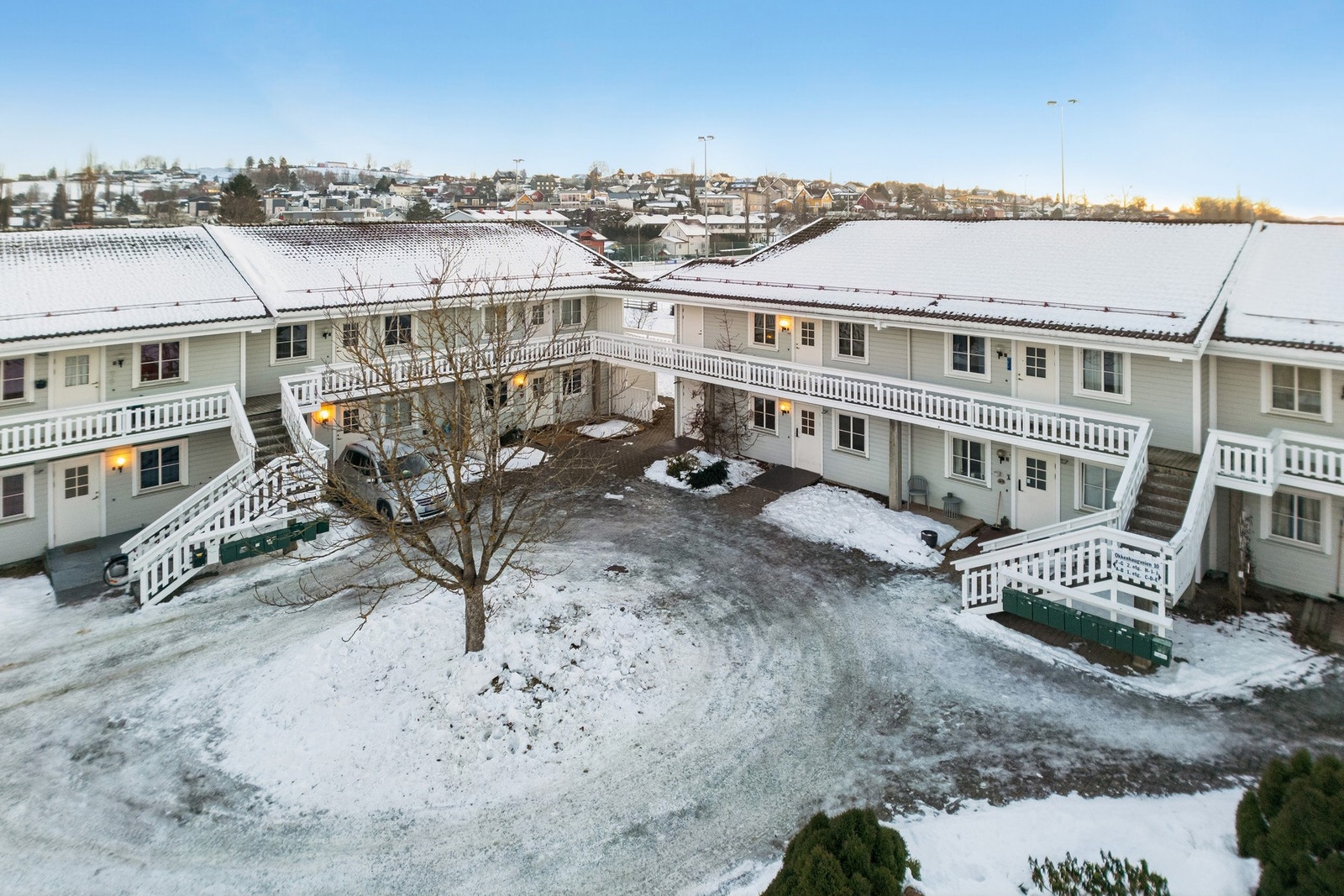 Boligen ligger svært sentralt til med korte avstander til Levanger sentrum, idrettsanlegg og skole. Galleribilde