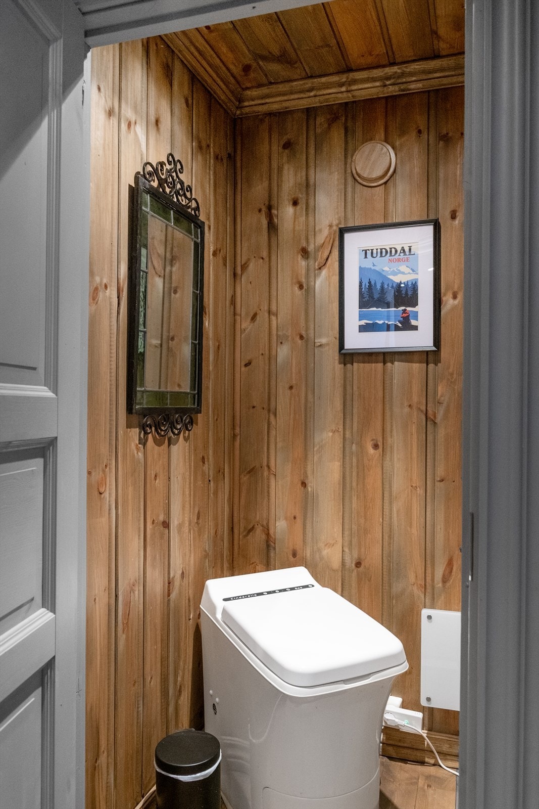 Toalettrom med Cinderella forbrennings toalett. Galleribilde