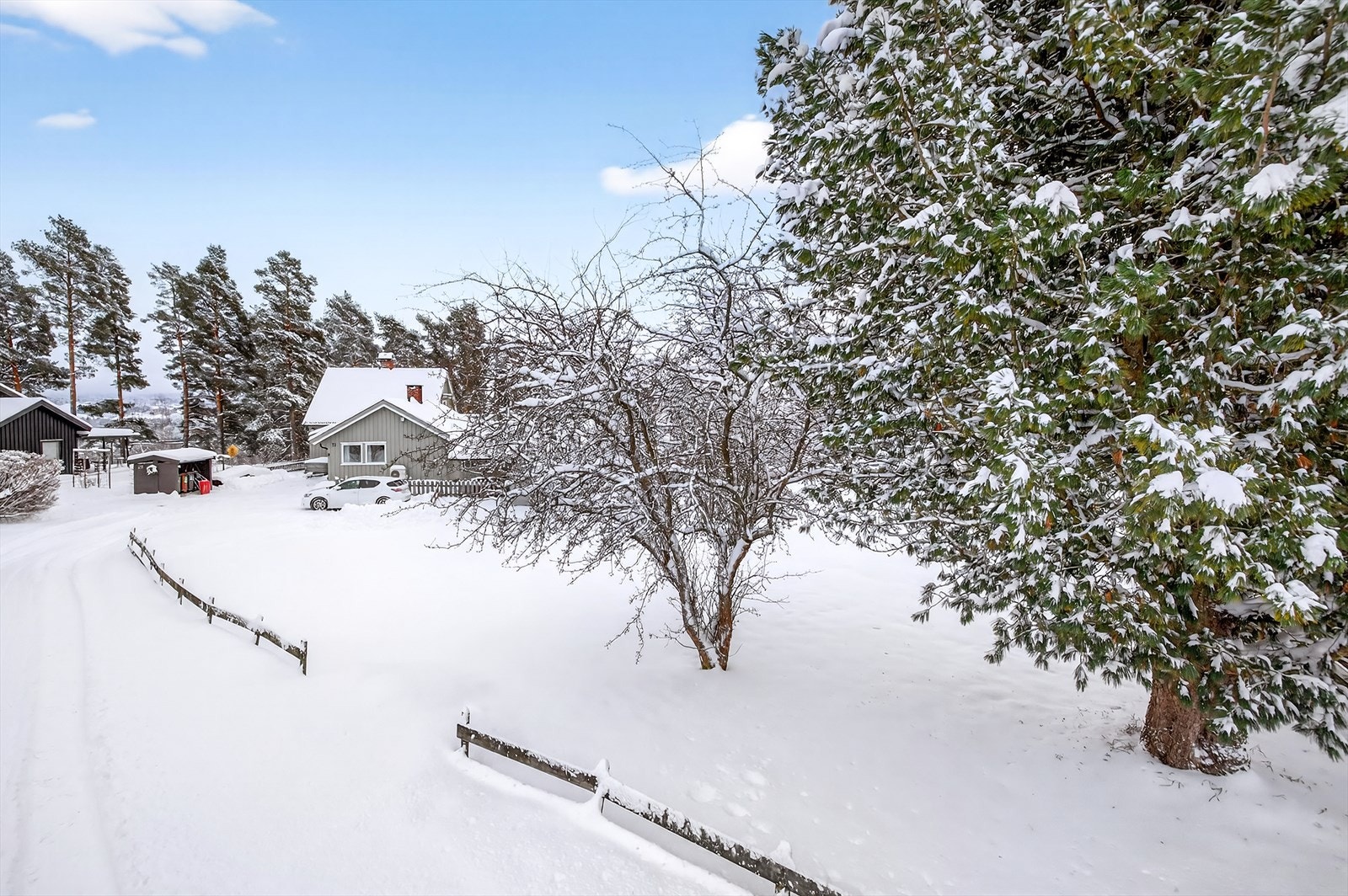 Tomten har privat adkomst via stikkvei. Galleribilde