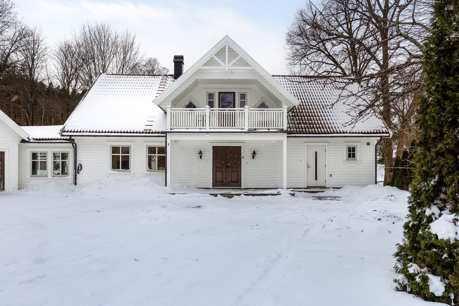 Sentral beliggenhet på Hisøy med kort vei til skoler, barnehage, bussforbindelse og Kolbjørnsvik med fergeforbindelse til Arendal sentrum Galleribilde