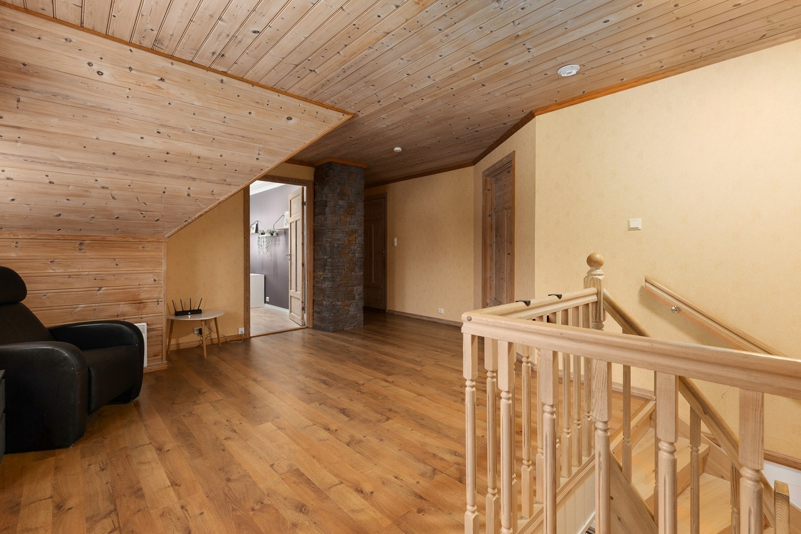 Det er 3 soverom i loftsetasjen Galleribilde