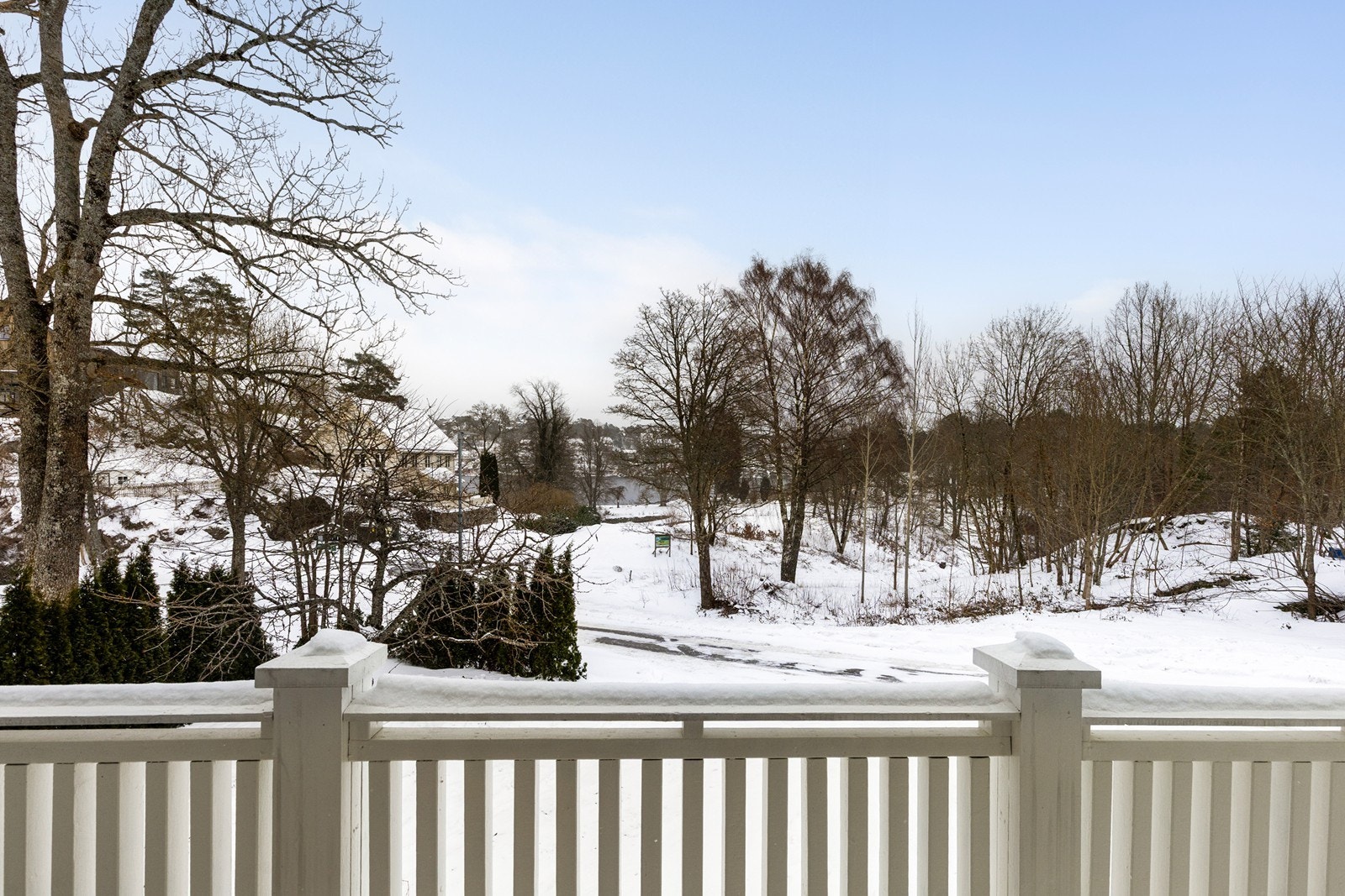 Hyggelig utsikt i sjønære omgivelser Galleribilde