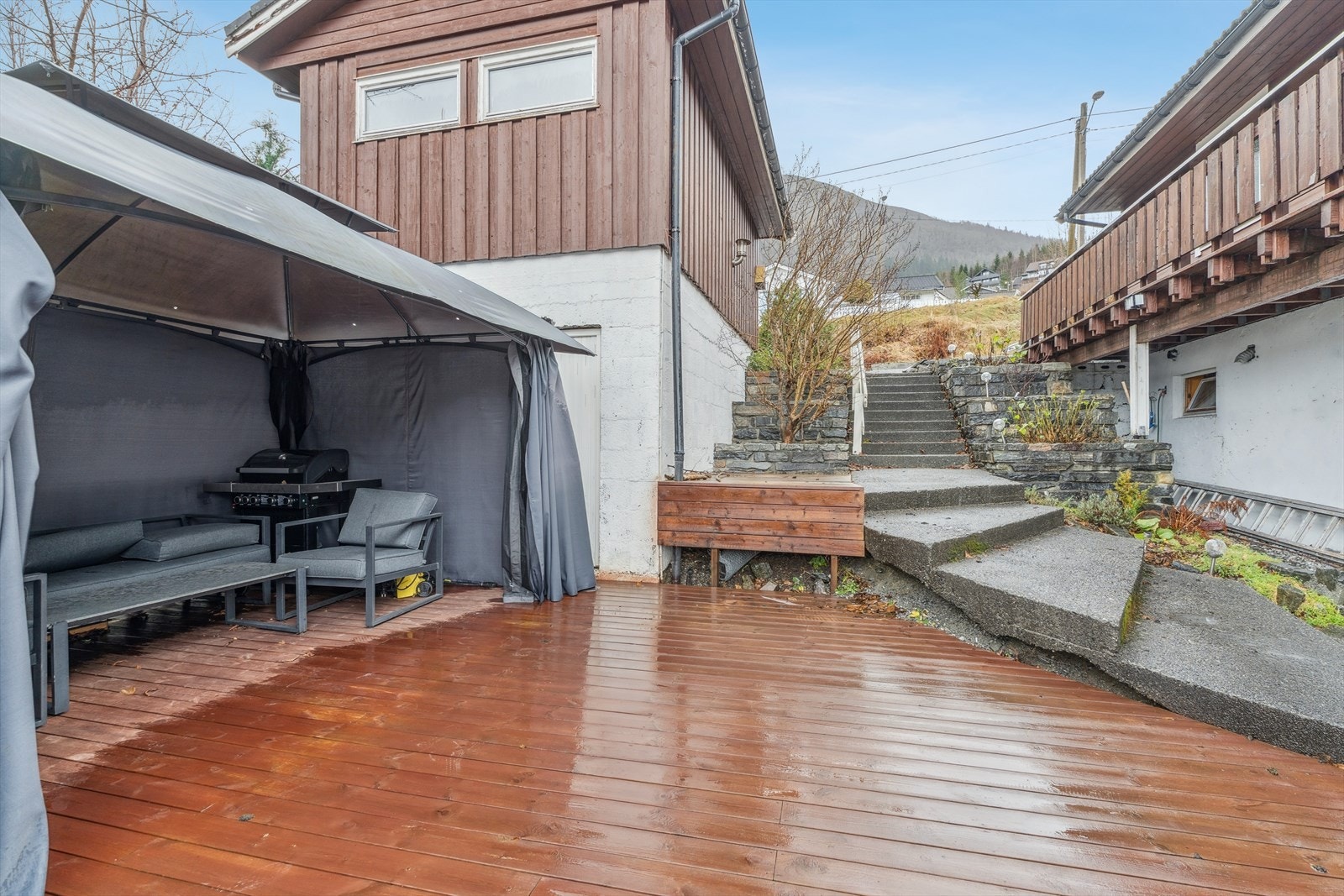 På terrasse har du plass for paviljong, eller pergola om du ønske. Galleribilde