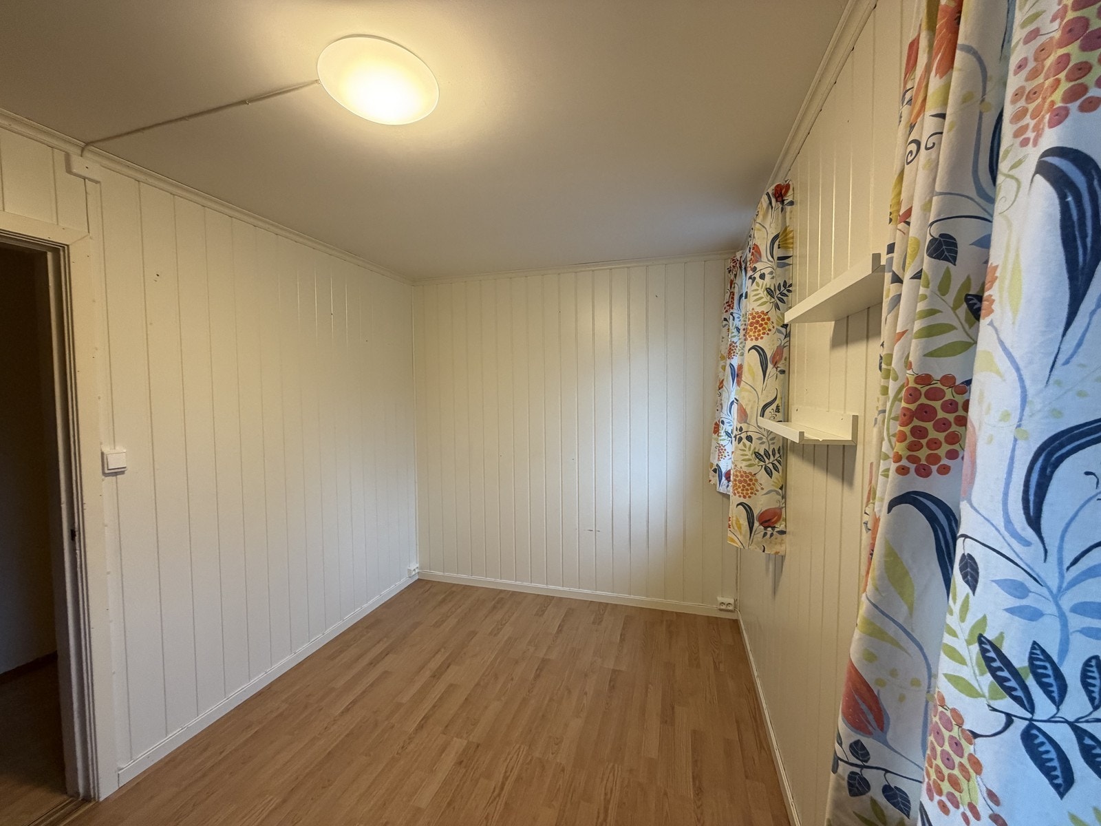 Soverom med plass til diverse møbelløsninger. Galleribilde