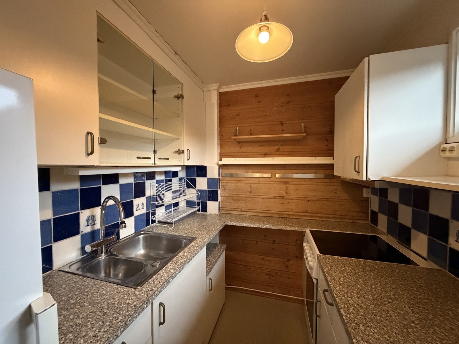 Kjøkken med god oppbevaringsplass. Galleribilde