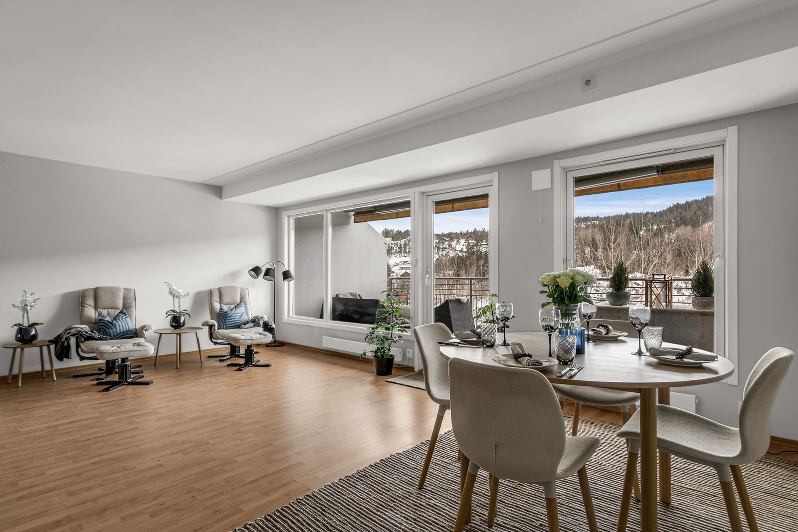 Velkommen til Haugenlia 25, presentert av eiendomsmegler Håvard Nilsen (Foto: Emil, i Isnitt) Galleribilde