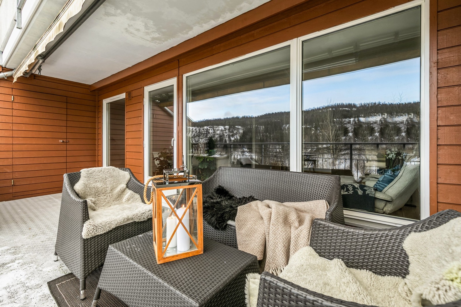 Elektrisk markise gir behagelig skjerming og forlenger utesesongen. Galleribilde