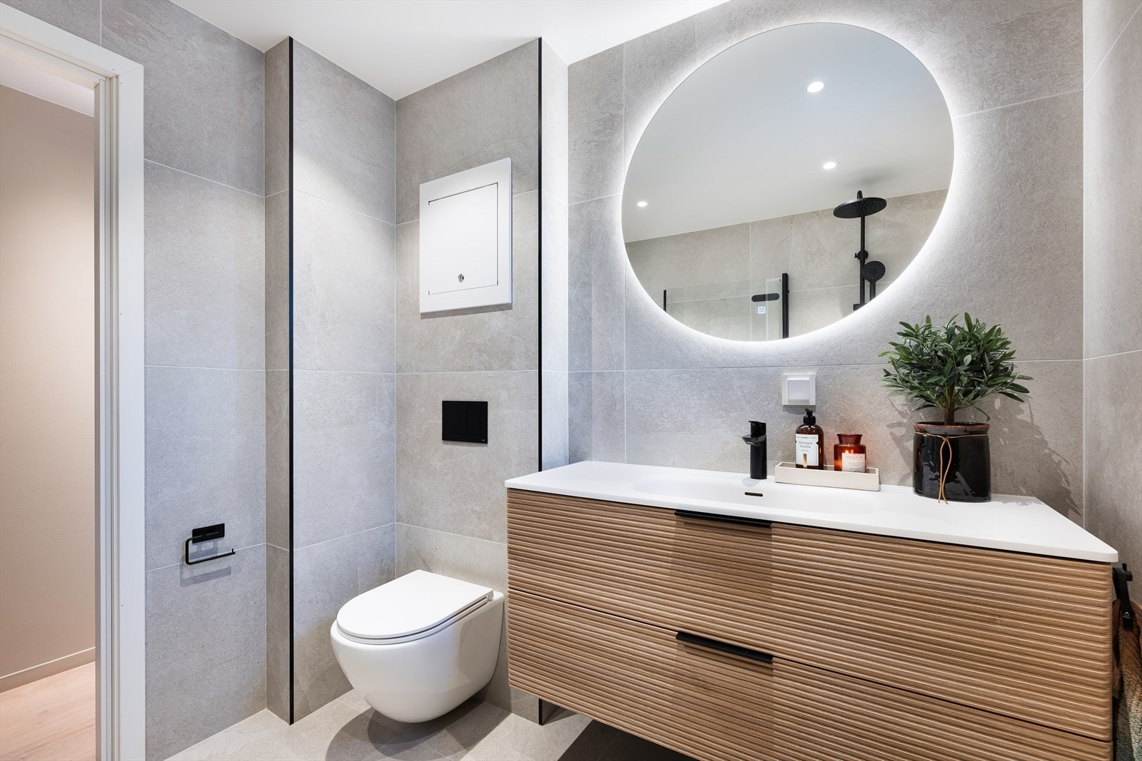 Baderom med helhet og flotte detaljer. Galleribilde