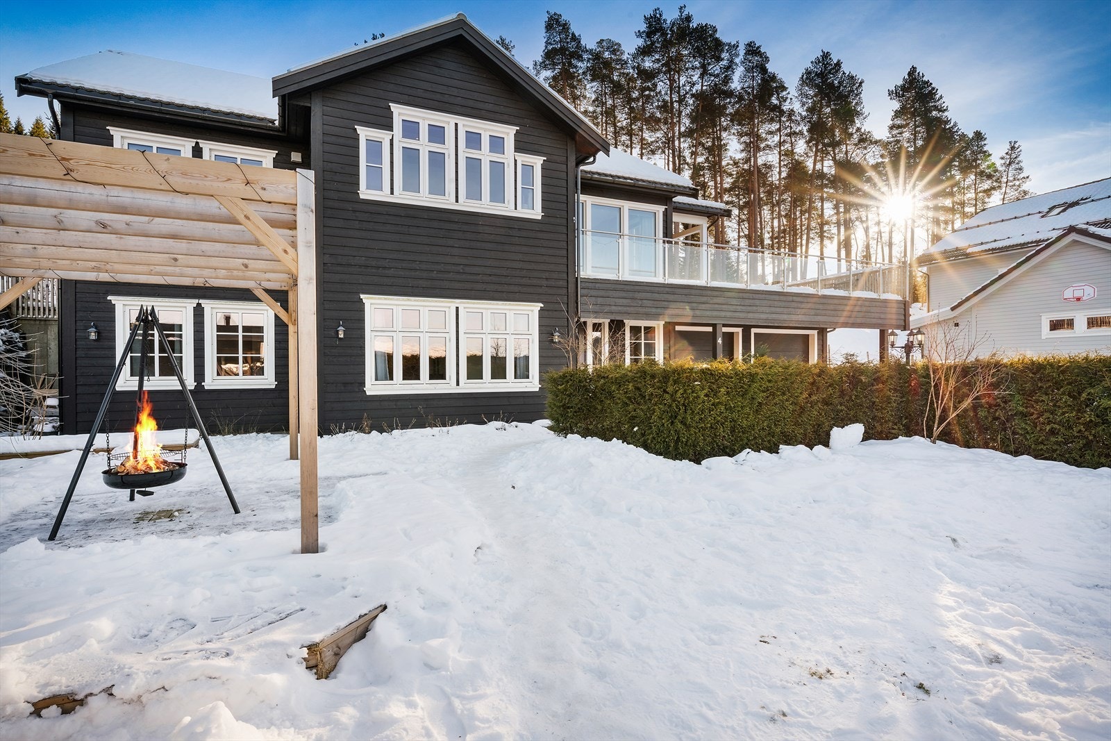 Tomten er romslig med en kjekk hage. Galleribilde