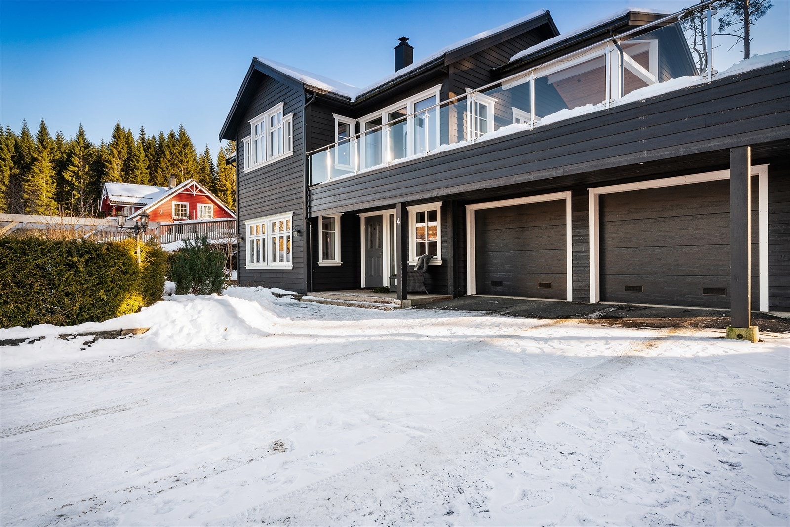 Dobbel garasje. Galleribilde