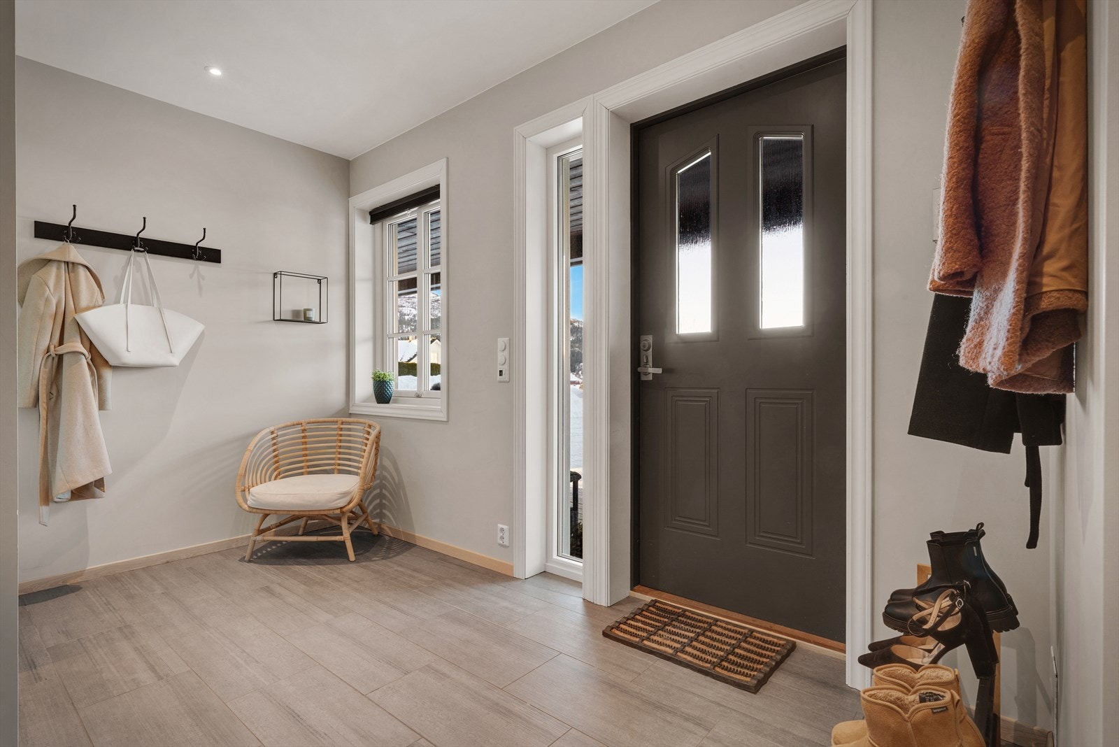 Flislagt entré med varme i gulv. Galleribilde