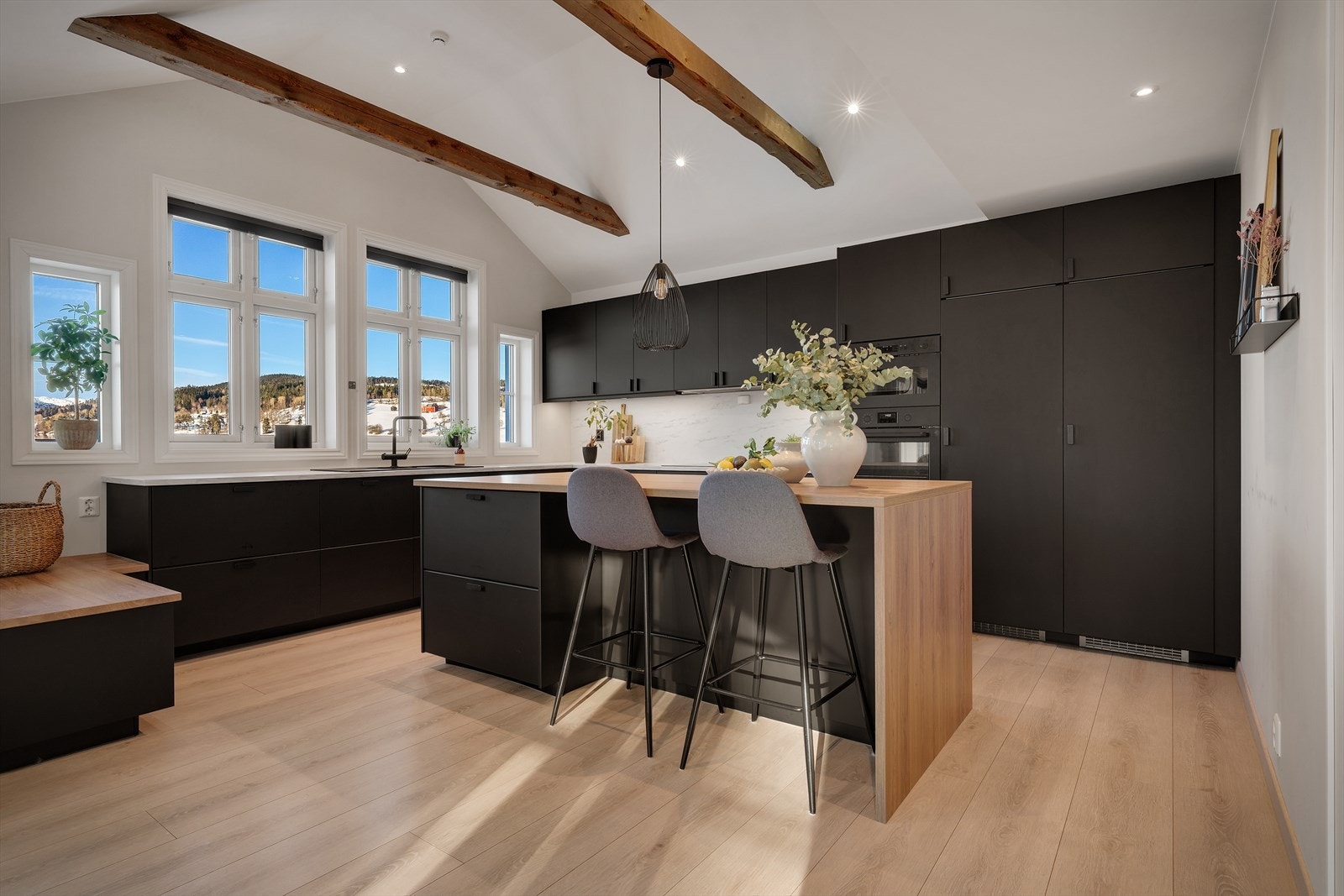 Kjøkkenet er et IKEA kjøkken. Galleribilde