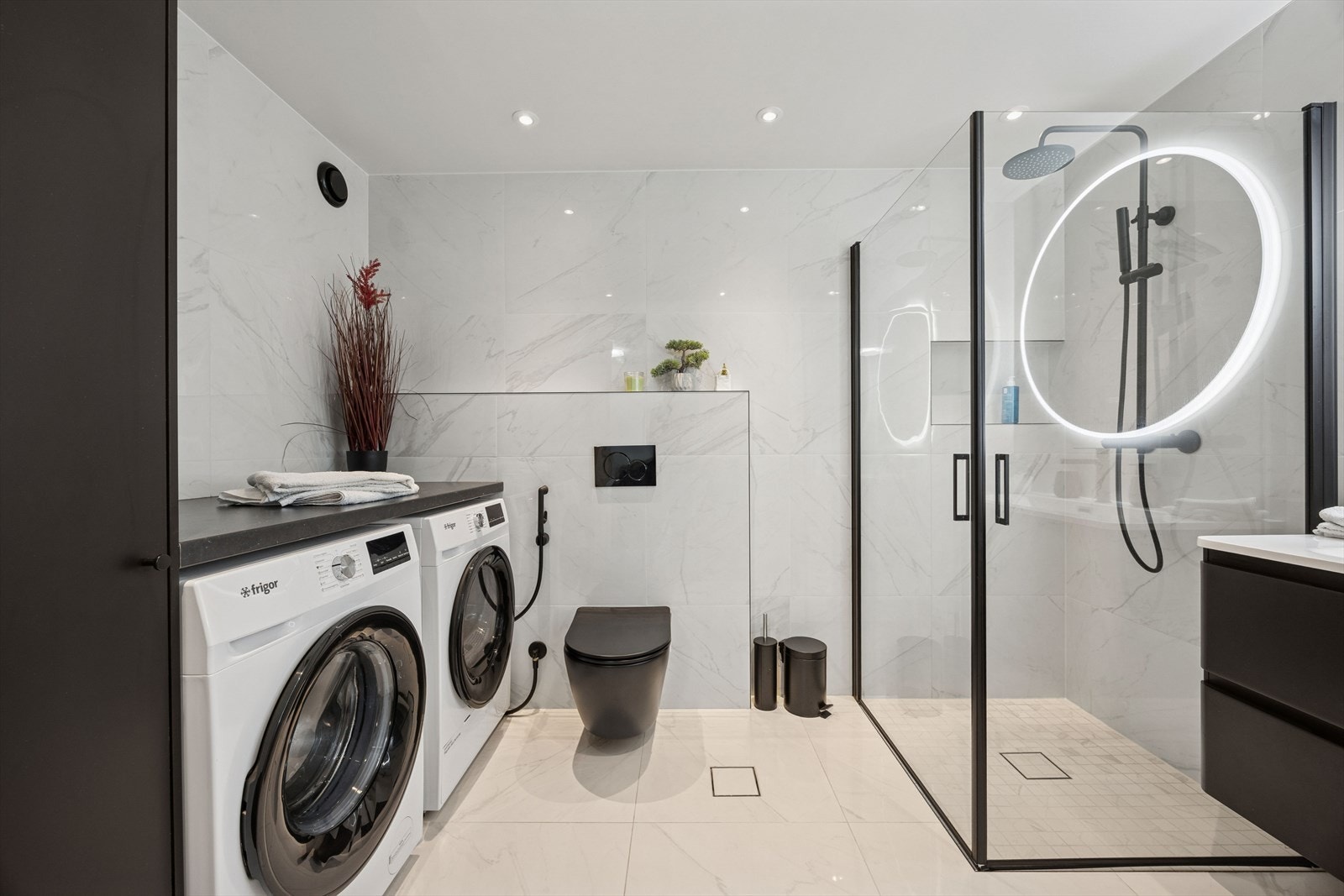 Flislagt bad/vaskerom oppgradert i 2024. Galleribilde