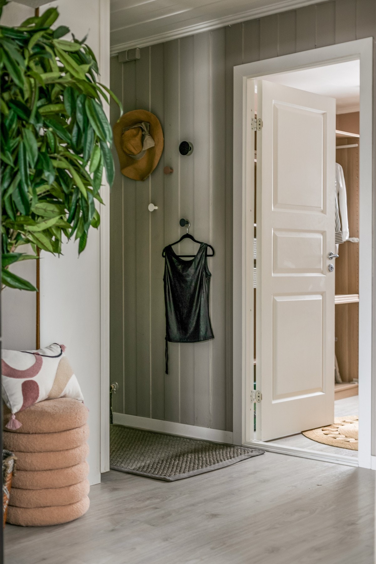 Til høyre for kjøkkeninnredningen er det mulighet for å sette inn peisovn om ønskelig. Galleribilde