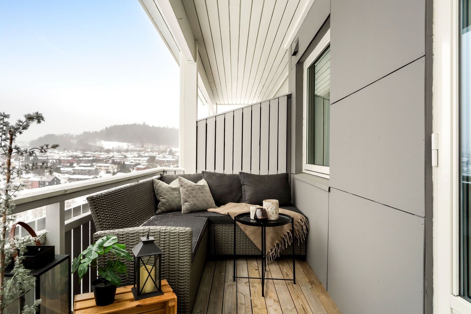 Takoverbygget forlenger utesesongen og gir deg et hyggelig uterom fra tidlig vår til sen høst. Galleribilde