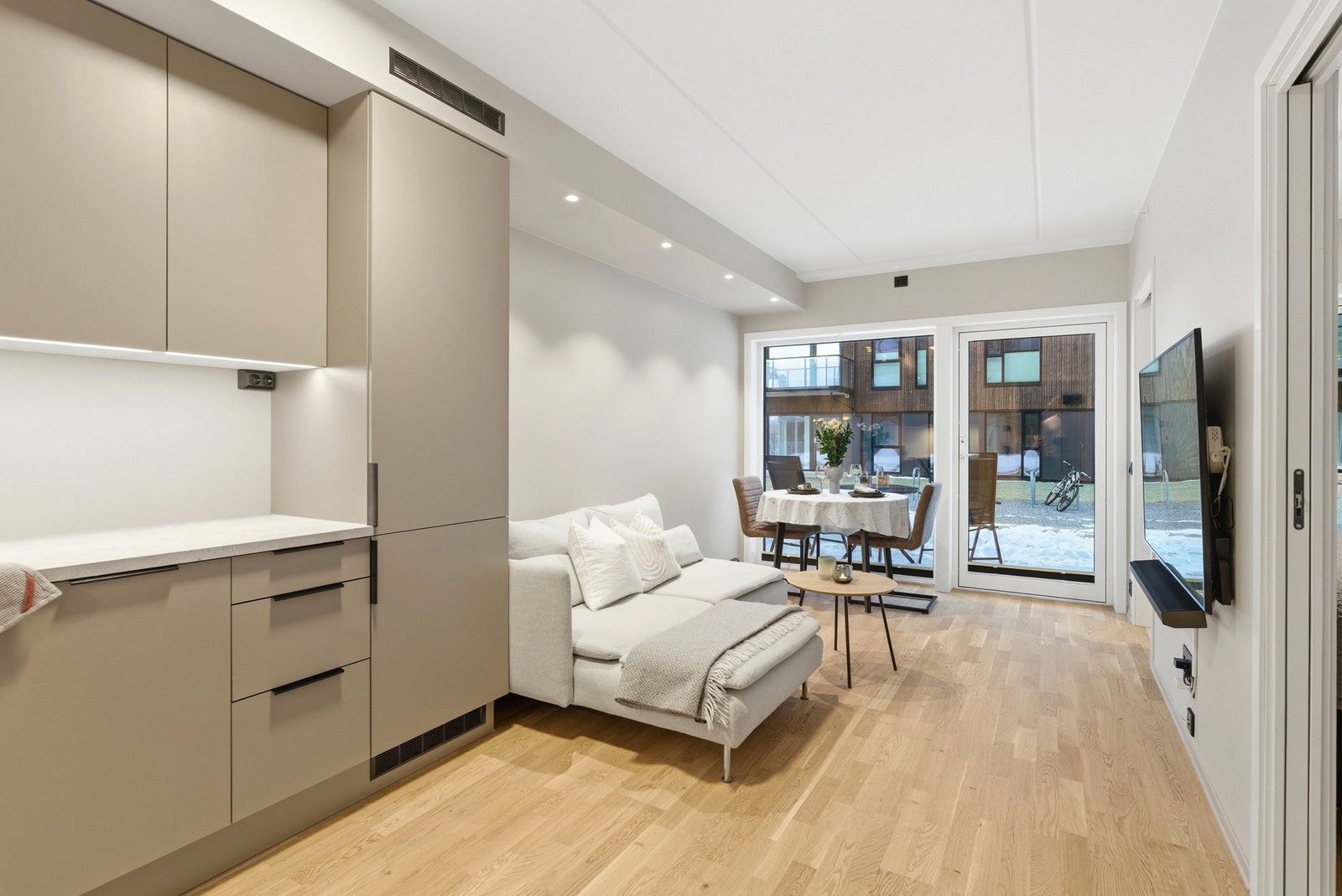 EiendomsMegler1 v/ Mathias Olsen har gleden av å presentere Lagårdveien 42C! Foto: LEEL Media Galleribilde