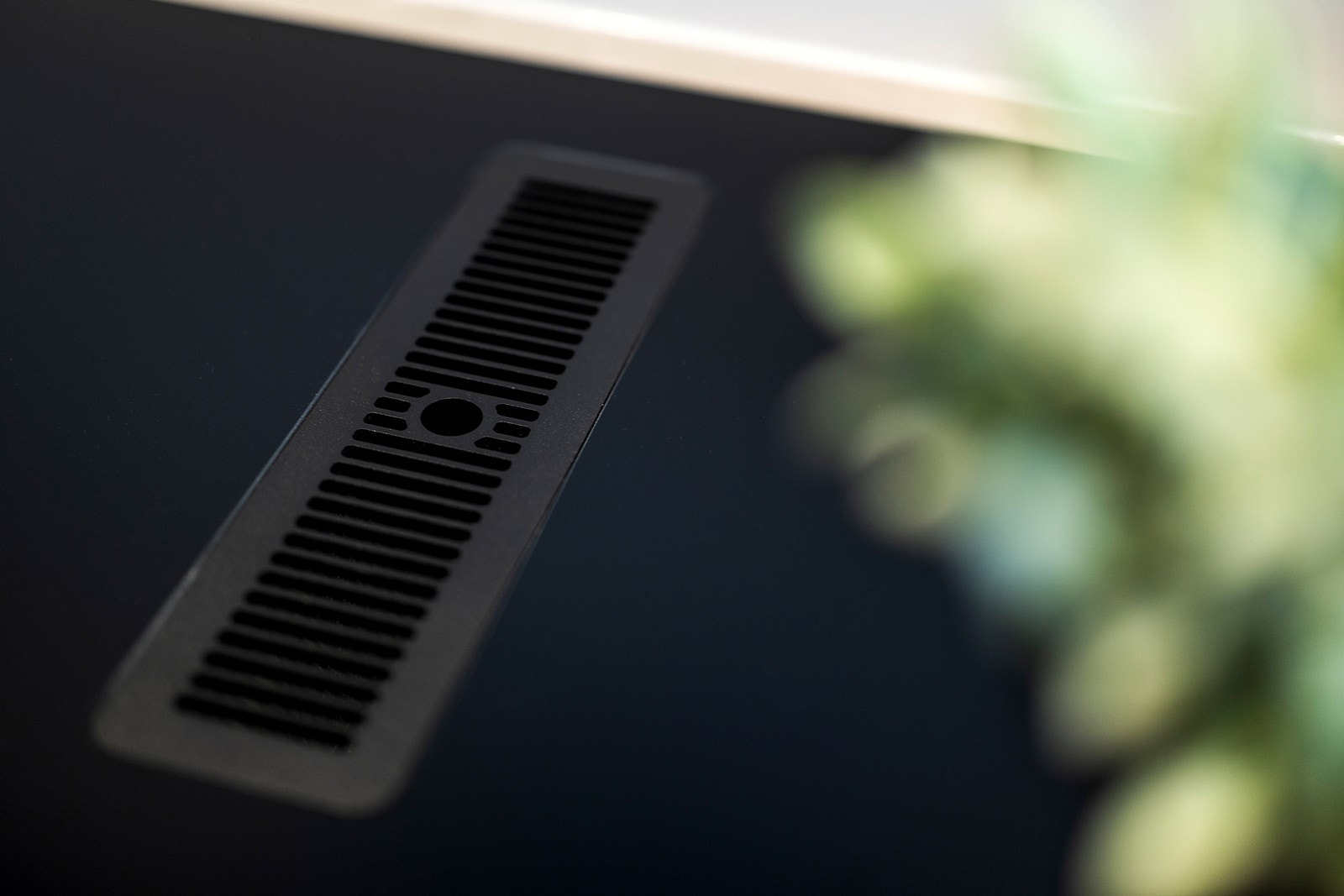 Kjøkkenventilator med avtrekk ut er integrert i platetoppen Galleribilde