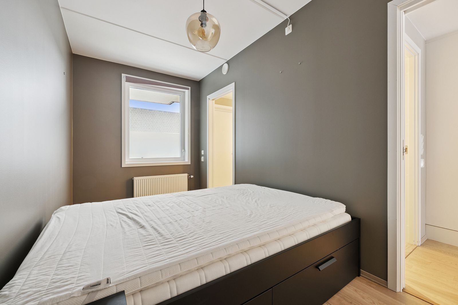 Soverommet har godt lysinnslipp og en behagelig atmosfære som egner seg godt til hvile. Galleribilde