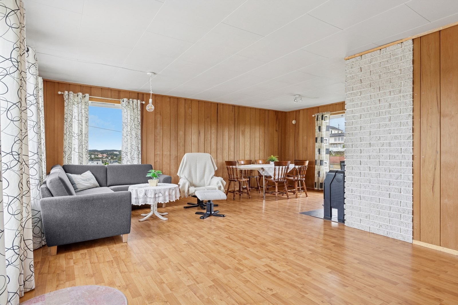 God plass til både sofa og spisebord. Galleribilde