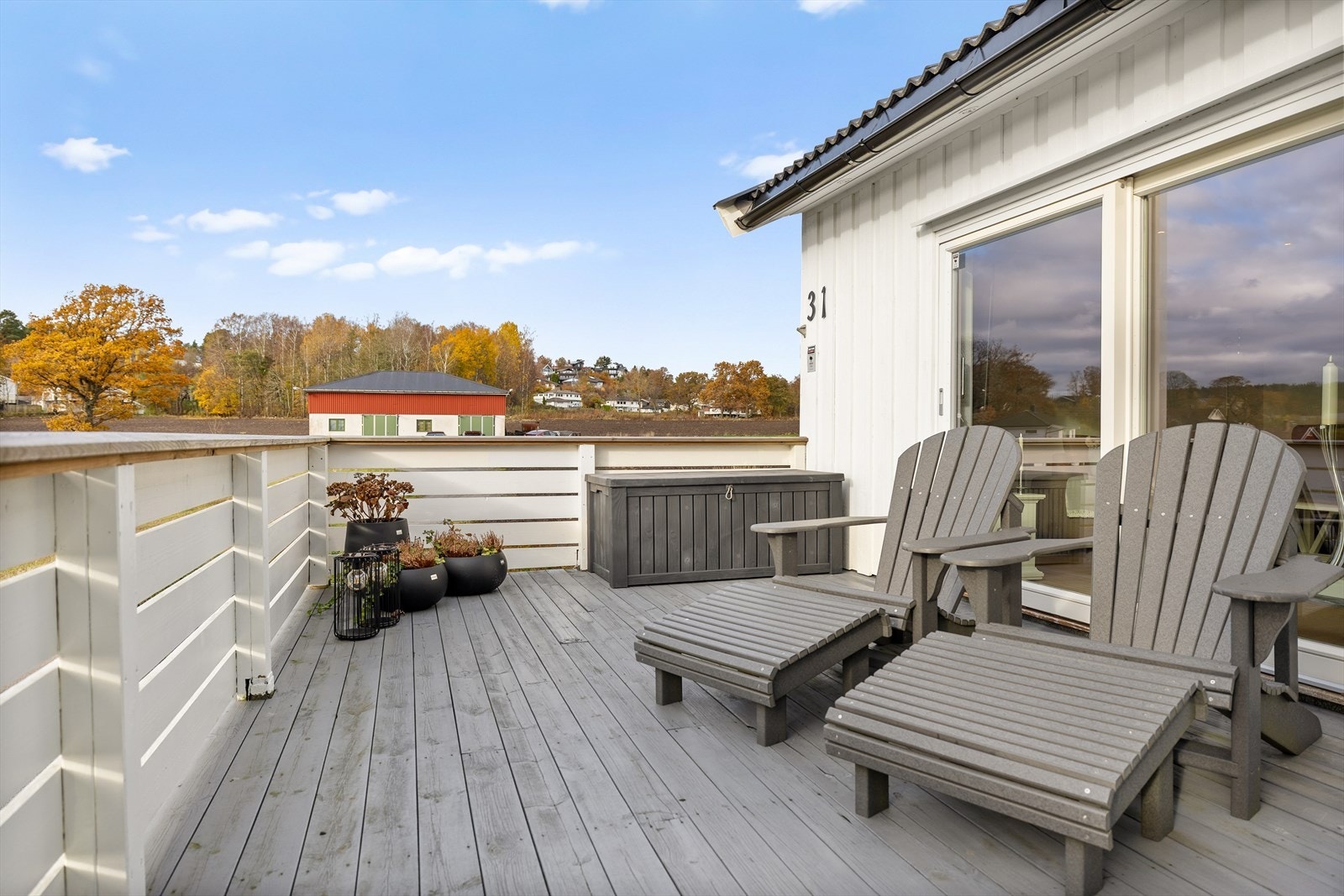 Terrassen er romslig med 94 kvm. Galleribilde