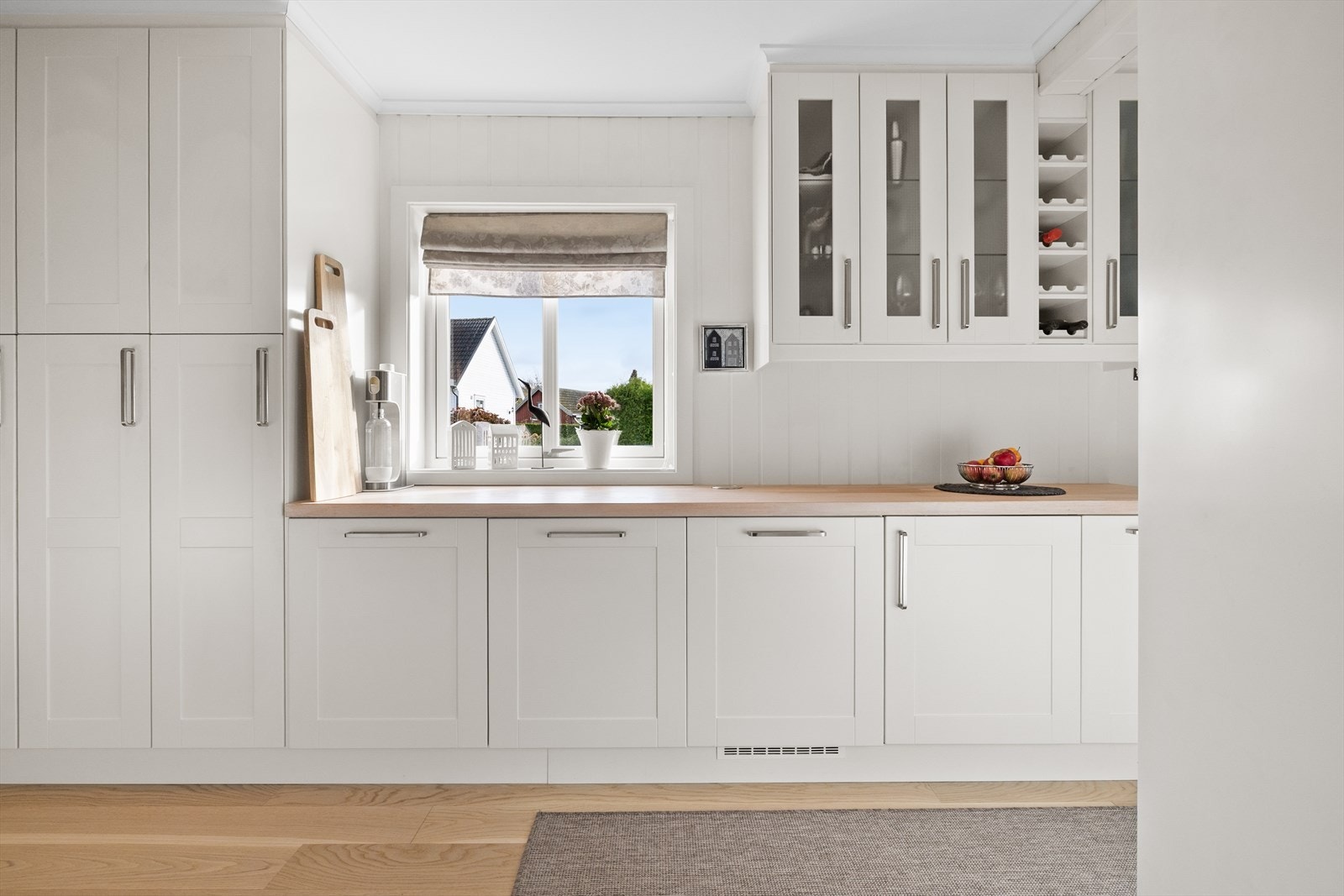 Oppvaskmaskinen ble skiftet i 2020, vaskekummen i 2021 og fryseskapet i 2025. Galleribilde