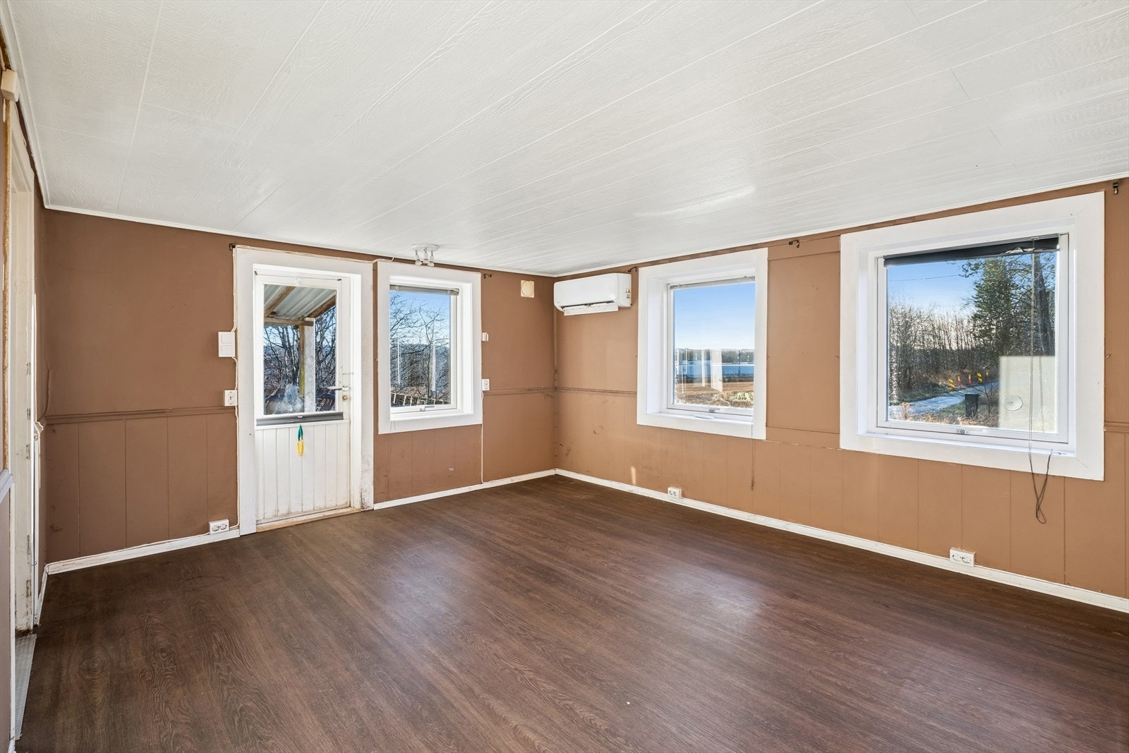 Varmepumpe er montert i rommet som sørger for en behagelig temperatur. Galleribilde