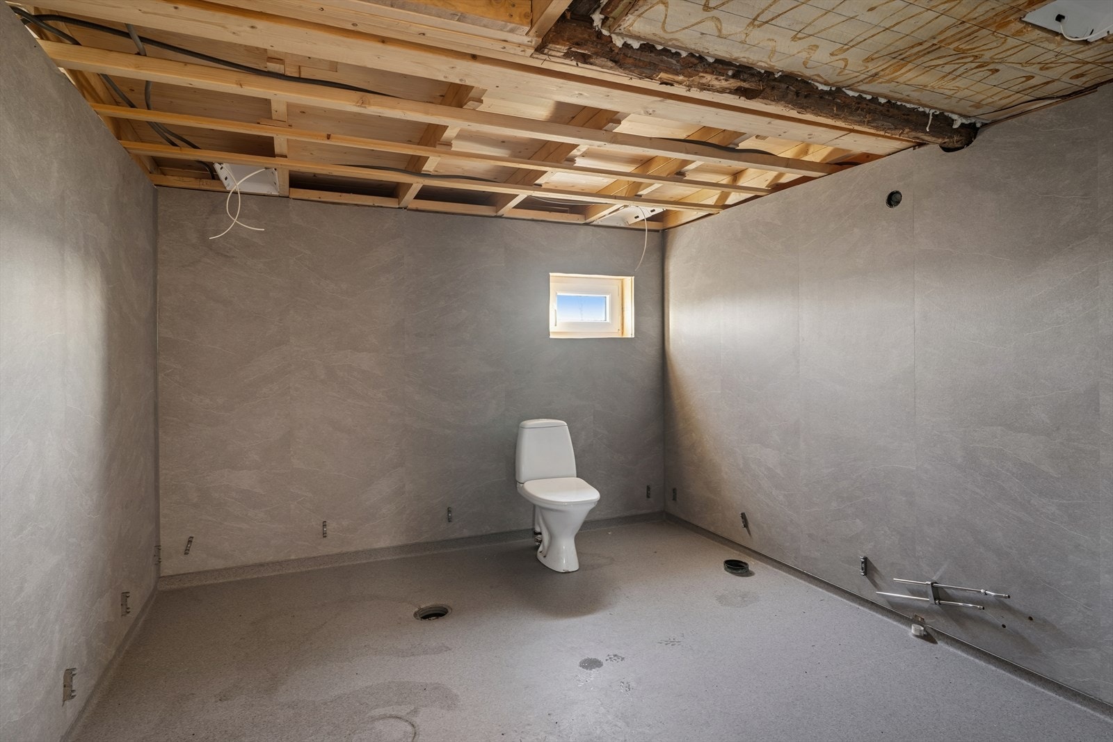 Baderommet er kun påbegynt, men ikke ferdigstilt. Galleribilde