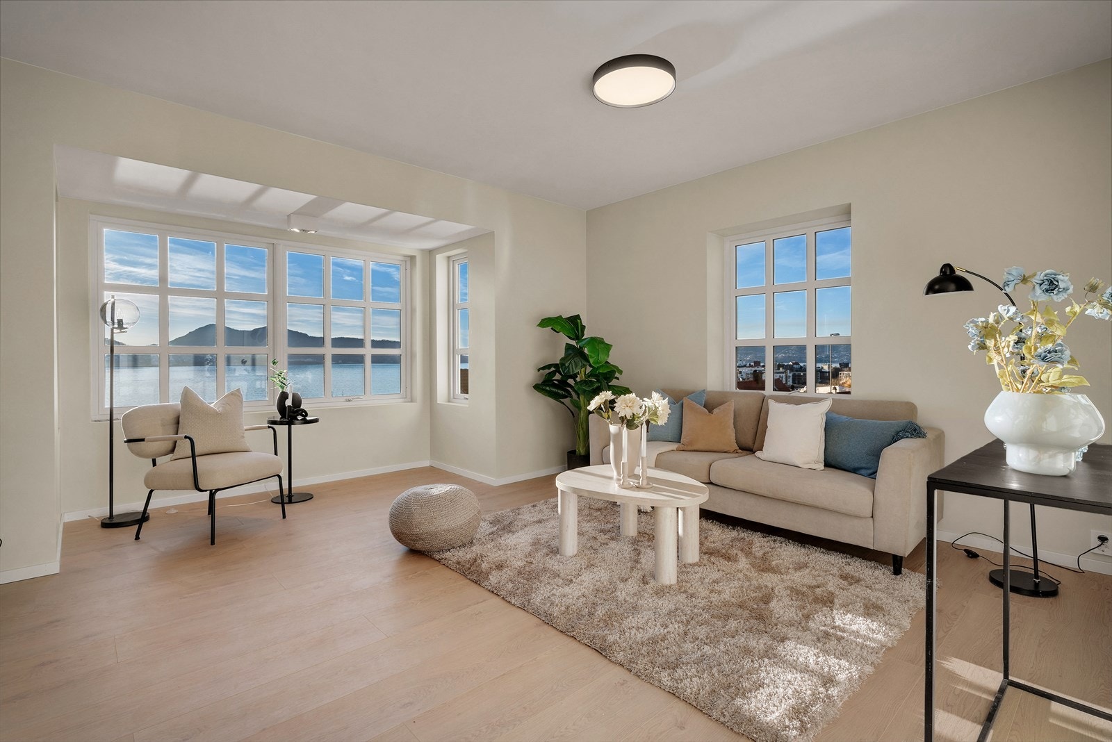 Aktiv Eiendomsmegling v/ Roger Glesnes har gleden av å presentere Munkebotn 2B! (Foto: IMOTIV) Galleribilde