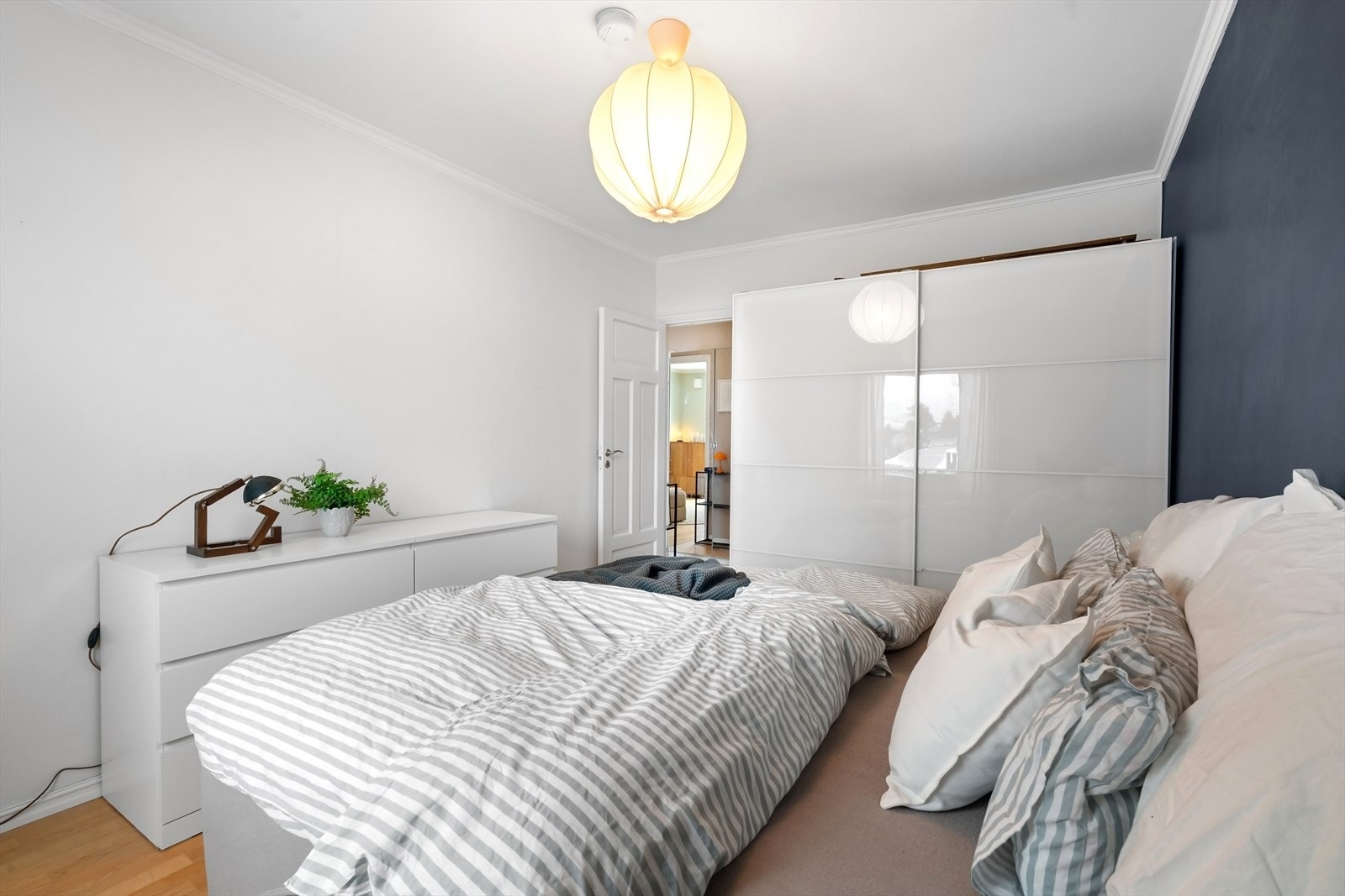 Plass til ekstra garderobe om ønskelig. Galleribilde