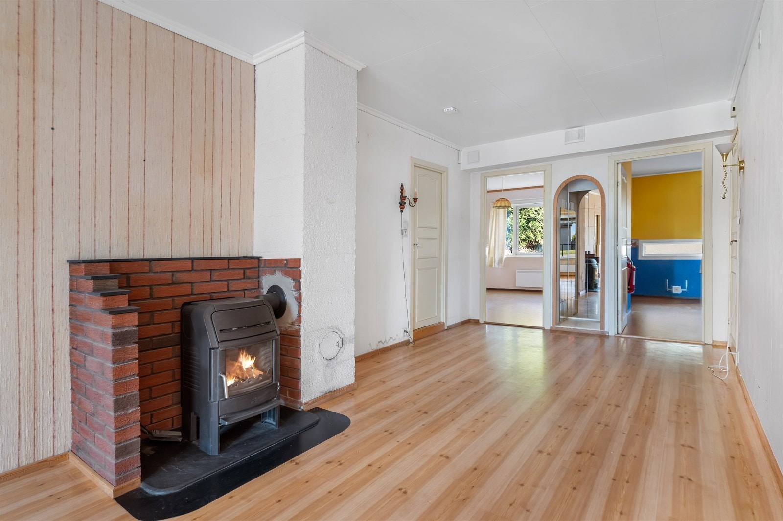 Peisovnen i stuen gir god varme. Galleribilde