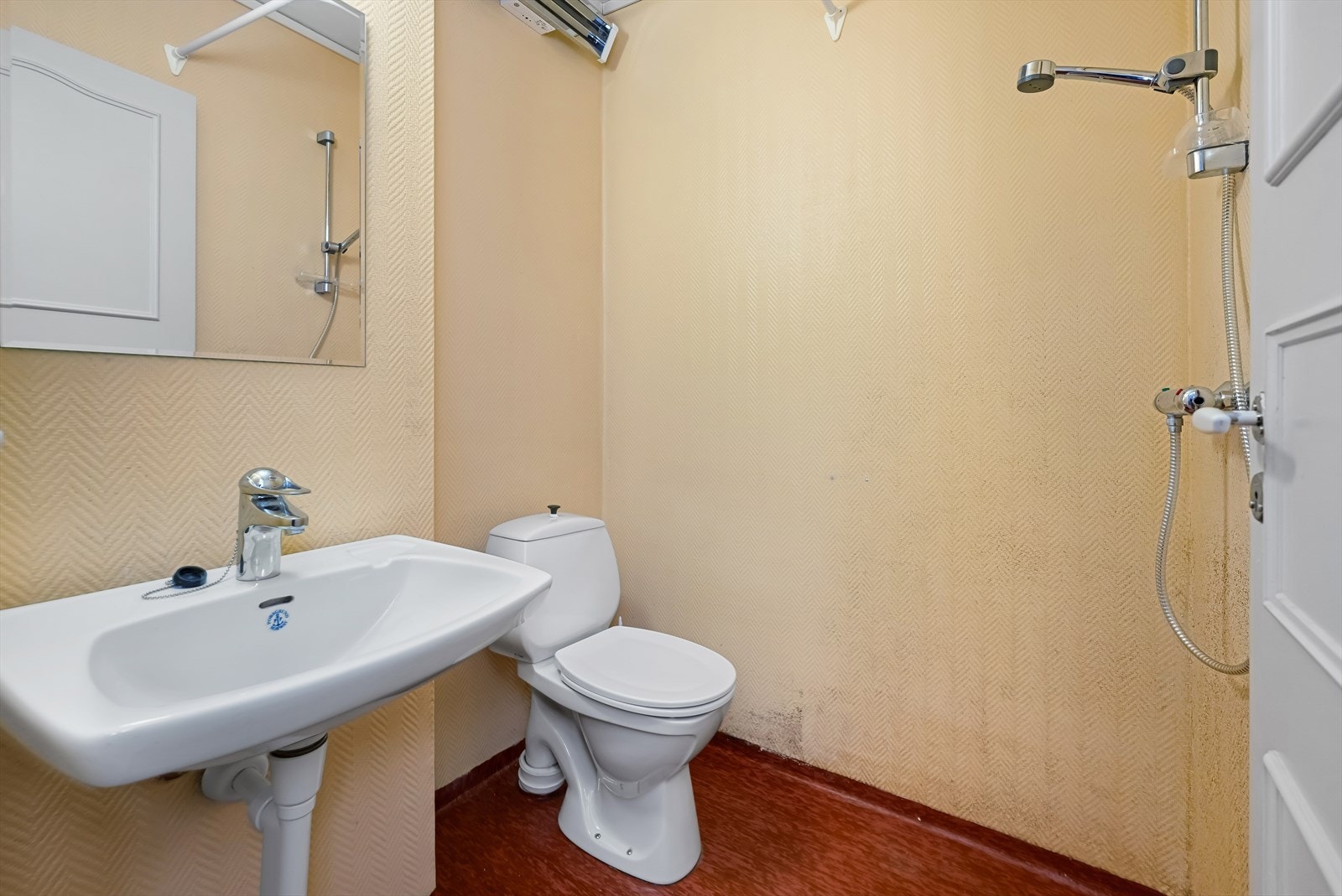 Bad 2. med dusj og stråleovn Galleribilde