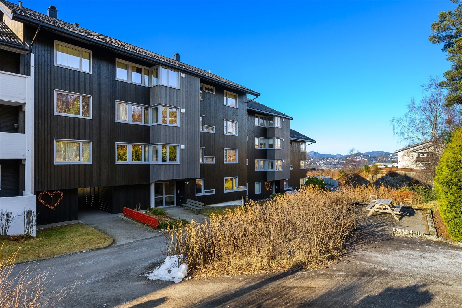 Inngangsparti. Galleribilde