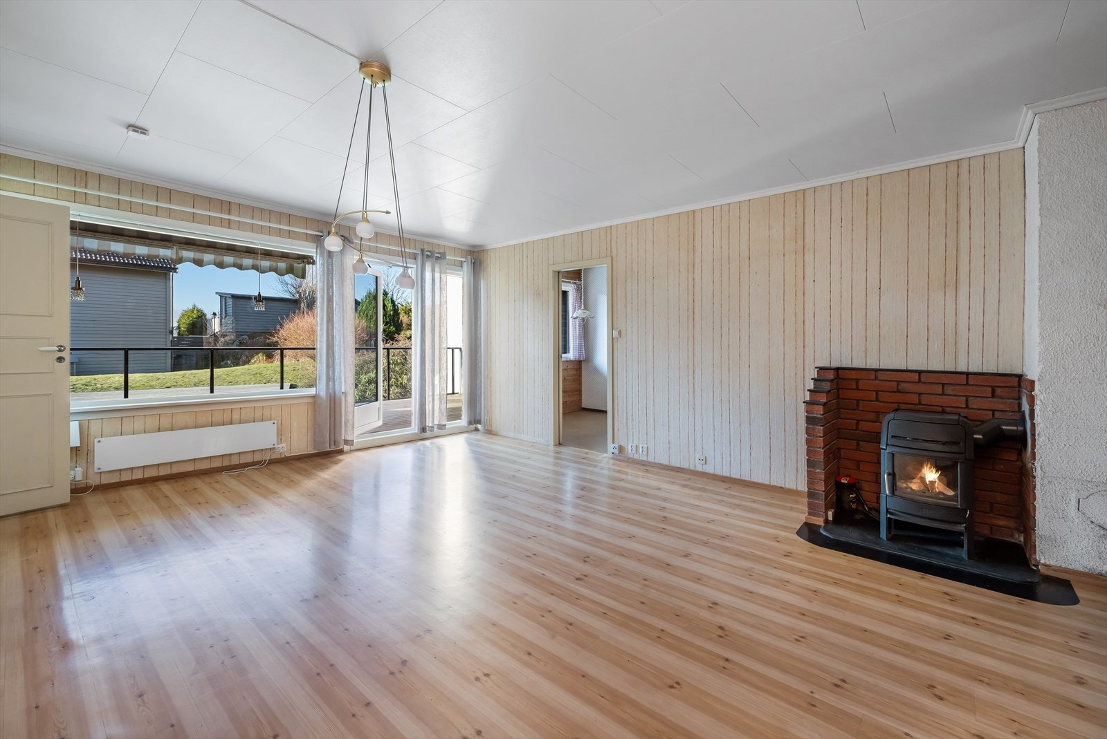 Stuen er av god størrelse og har direkte tilgang til terrassen. Galleribilde