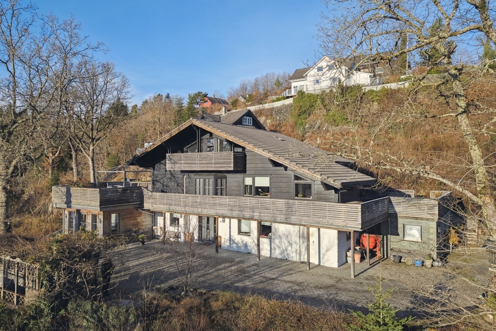 Boligen har flere flotte uteplasser. Galleribilde