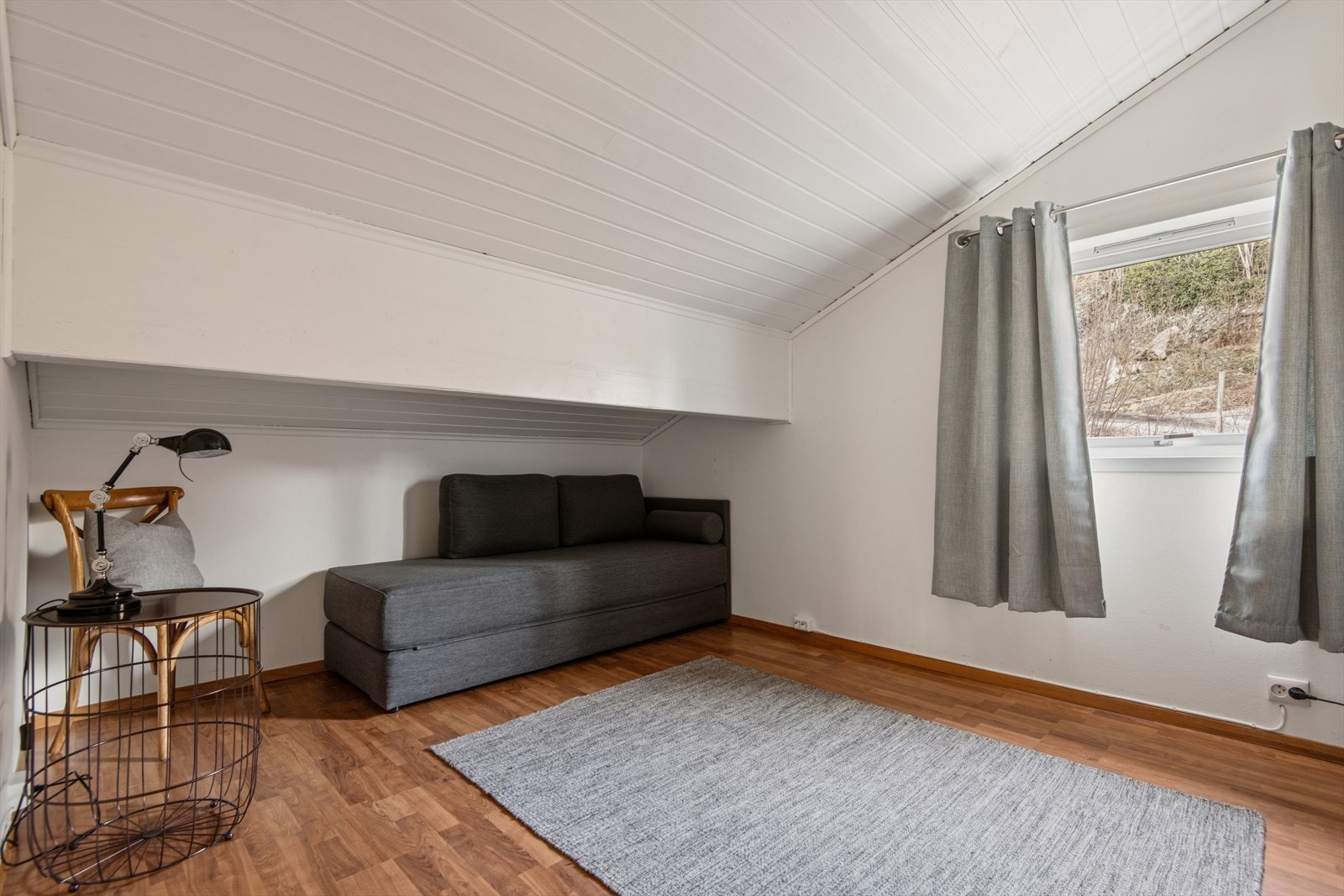 I 2. etasje er det to soverom og loftstue. Galleribilde