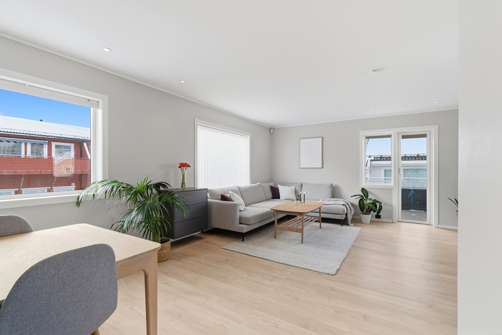 Boligen oppvarmes via varmepumpe (ny i 2025), vedfyring og elektrisk oppvarming. Galleribilde